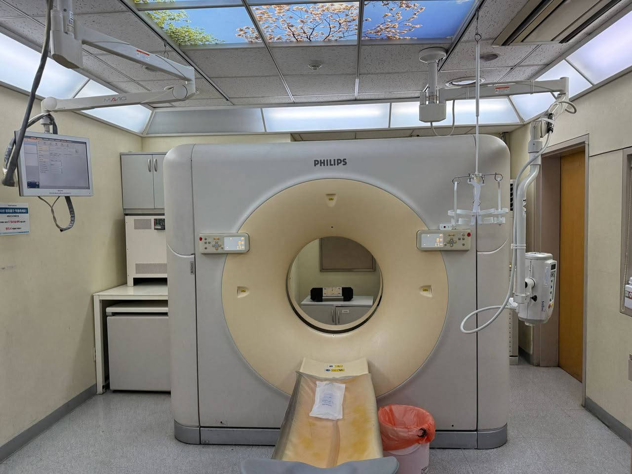 🔹 متوفر جهاز مفراس حلزوني CT Scan 64 slice
🔹 ماركة Philips العالمية
🔹 دقة تصوير عالية وسرعة ممتازة بالفحص
🔹 مناسب للمستشفيات والمراكز التخصصية
🔹 نظام تصوير متطور مع جودة صور دقيقة
🔹 جاهز للعمل بحالة ممتازة
🔹 إمكانية الفحص للدماغ، الصدر، البطن، العظام والأوعية الدموية
🔹 تصميم Big Bore لراحة أكبر للمريض وسهولة الفحص
✅ الجهاز مفحوص وجاهز للتشغيل
✅ إمكانية التجهيز والتنصيب
✅ دعم فني وصيانة متوفرة
📍 متوفر في العراق – بغداد
📞للاستفسار والمعلومات يرجى التواصل على الرقم :***********
✨ فرصة ممتازة للمراكز الطبية الراغبة بالتطوير بأجهزة عالمية معتمدة.
