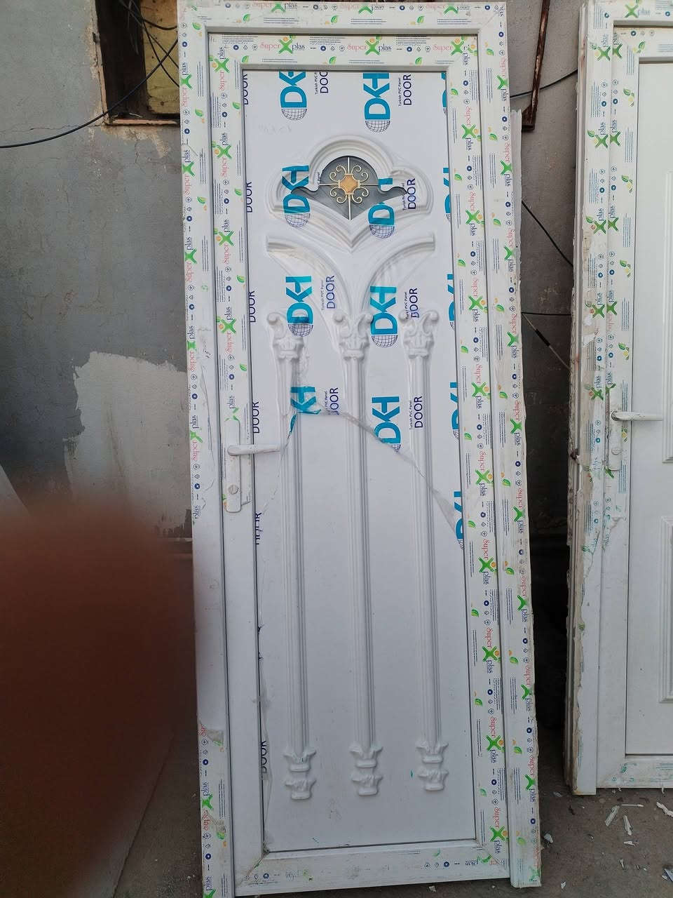 ابوب بلاستك مستعمل للبيع اخو الجديد عدد 4 مكلف بلنشر ***********
