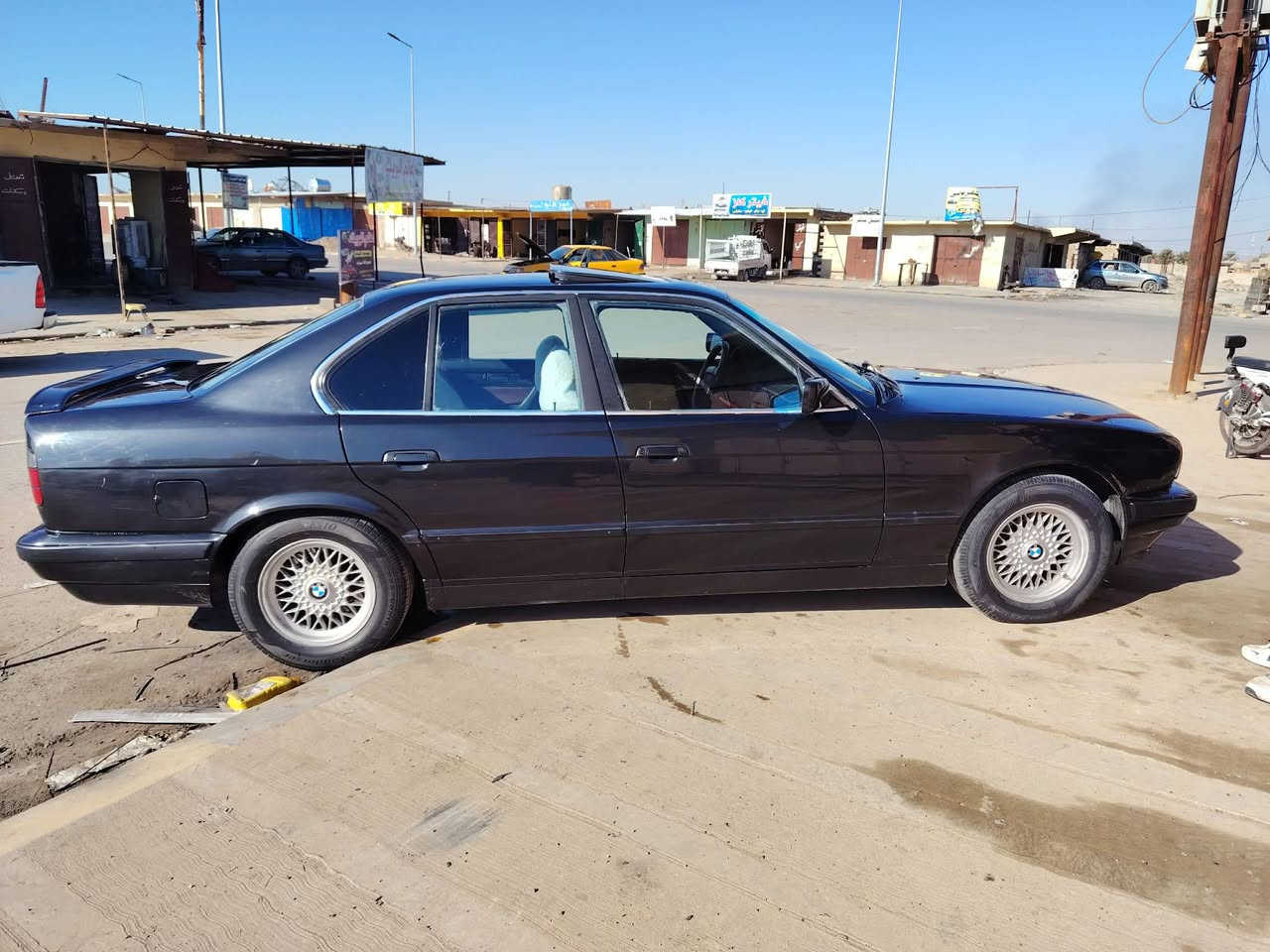 السلام عليكم بي ام للبيع 525 رقم رقم صلاح الدين ألماني سنويه لل٢٨ مكينه ٢٨ مكينه وكير شرط مامفتوح بيها برغي بنكه كهربائية سيارة مكفوله منل حادث سيارة مكفوله منل خياس تخم تاير جديد ويل خليه سياره مصبوغه للجماليه داخله فرن،،
سعر سياره♡{ 55}وبيه مجل 
 موديل ٩٣ داخل جلد سلايت شقال سيارة فول،، مكان السيارة صلاح الدين بيجي الاتصال على الرقم ***********
