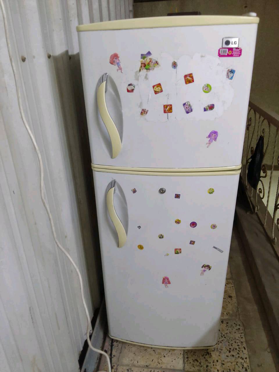 ثلاجه للبيع للاستفسار على هذه الرقم ***********