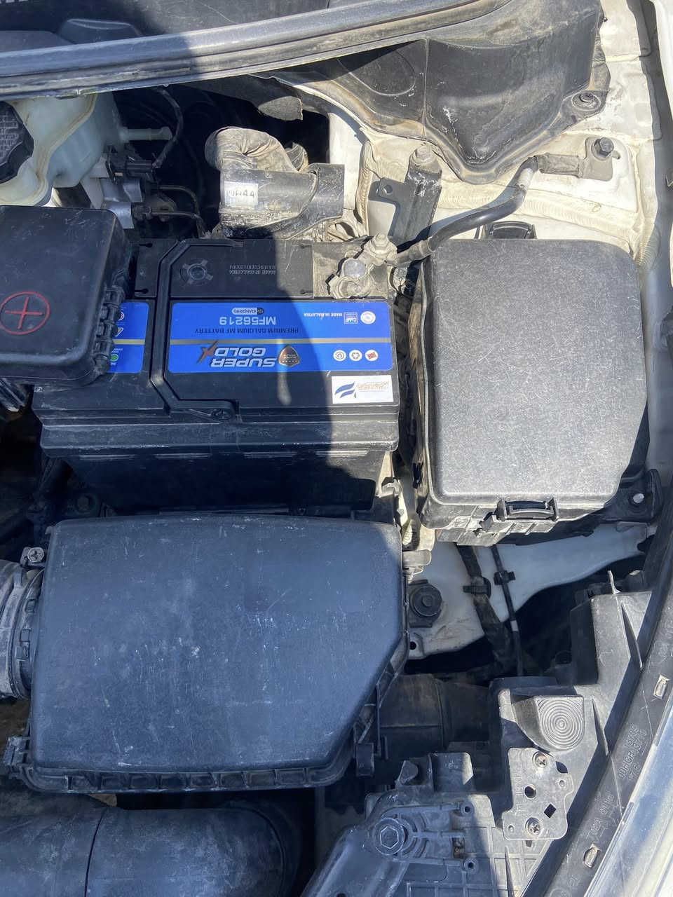 السلام عليكم للبيع كيا سيراتو خليجية موديل ٢٠١٤ رقم أربيل الجديد رقم وهزة وسنوية كلهن جدد باسمنا مكينة ١٦٠٠ دكشن عالي سيارة خير من الله مكينة وكير على البلاد صدر جديد تخم تاير منظومة بانزين مديومة كلها تبريد ثلج سيارة كلشي مناقصها 
بيها صبغ قطعتين اثر جاملغ وباب صفحة اليمنى بدون دواخل 
السعر ١٠٥ ورقة 
مكان سيارة حي العامل 
***********
***********
