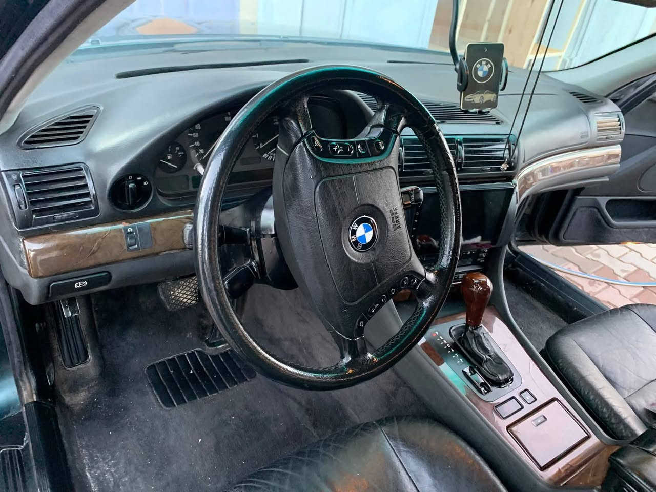 مراوس 525سياره حلوا نوقصها بصيطه سياره كسر محرك كير بي غربطه بصيطه يمكن كلجات او دهن وبقيه حلوا سباره كعدها دعاميه اماميه نقصها بس سياره حلوا نوقص كلش بصيطه )(***********)لعنده مروس فقط يجيني او بيع سعرها60بسمي مكنها فلوجه
