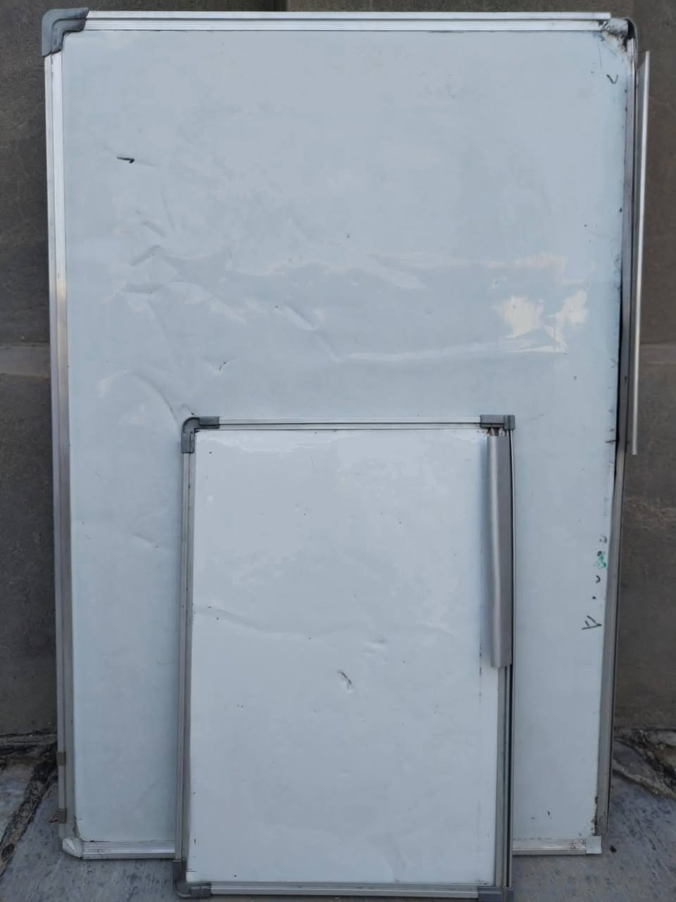 سبورة وجهين (الوجه الاول طباشير والوجه الثاني قلم) مستعملة حجمين مثل ماواضح بالصور للبيع
قطعتين ب ٨


**إذا كنت صاحب هذا الإعلان وتريد حذفه لأي سبب، رجاءا أرسل رسالة إلى الدعم الفني**