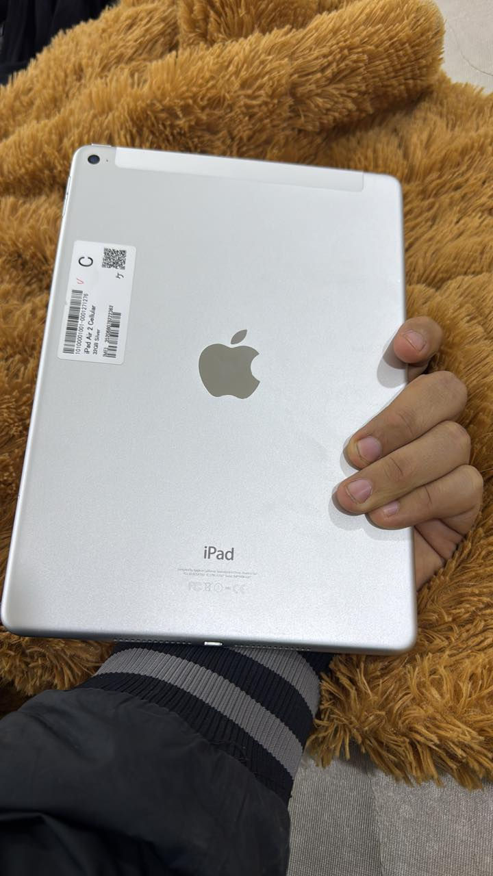 ايباد اير2  للبيع نضيف كلش هوة والتوصيل 115 وبي مجال شي قليل للتواصل وتساب***********
