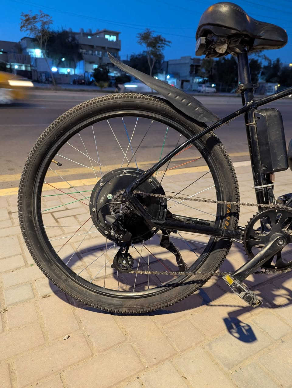 السلام عليكم،

بایسکل هايبرد كهربائي 27.5

بایسکل هايبرد أو كهربائي

الفريم بدون علامة عادي بس النظام الكهربائي الماطور ( Pengyuan) و العقل اصلی و بطارية ليثيوم .

الفريم المنيوم.

حجم : 27.5

کیر 7 سرعات خلفي.

دبل امامي سبرنج

ما طور حجم كبير 500 Watts حقيقي

بطارية ليثيوم 48V فولت 12 امبير, 576

يوصل مسافة 30-50 کیلومتر حسب الاستخدام السرعة 40 إلى 46 كم اس حسب.

بريك هايدروليك شيمانو خلفي ، و امامي عادي واير بي حساس يفصل الماطور عند الاستخدام

شاشة ملونة لعرض معلومات، مثل السرعة و المسافة و وقت الاستخدام و الشحن و غيرها من الاعدادات.

لايت امامي قوي.

واقيات طين امامي و خلفي

يعمل كابايسكل عادي و كدراجة كهربائية.

مكاني بغداد حي الجهاد.

رقمي:
***********

واتس اب و تلکرام و كذلك متواجد على الفيس.

السعر 500 ألف و و بي مجال أن شاء الله.
