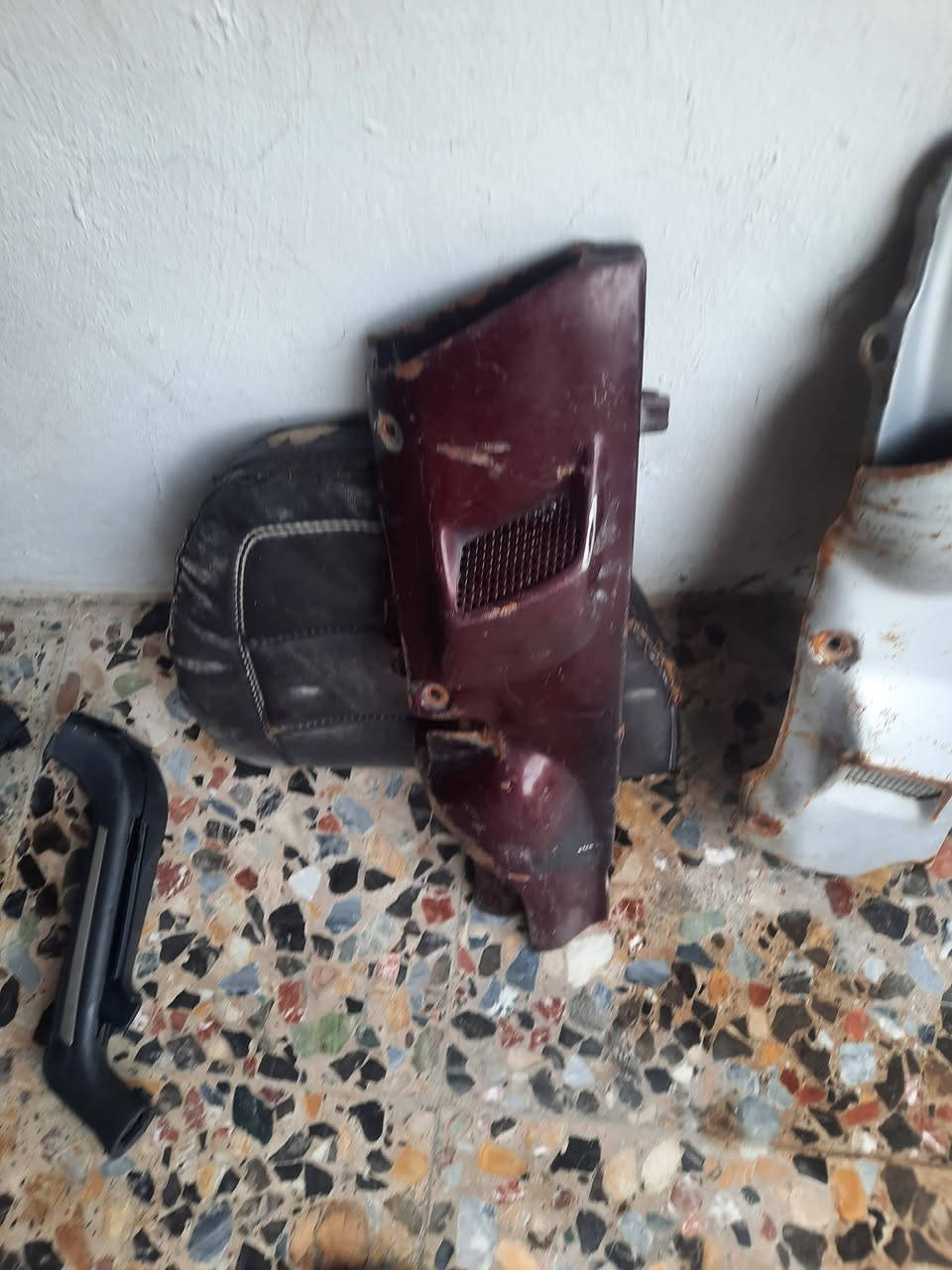 سلام وعليكم غراض لبيع كلمن وسعرة مكلف بيهن فيتبم صلي ١٥٠٠ بل جيس هم موجود شعب شارع صحة***********
