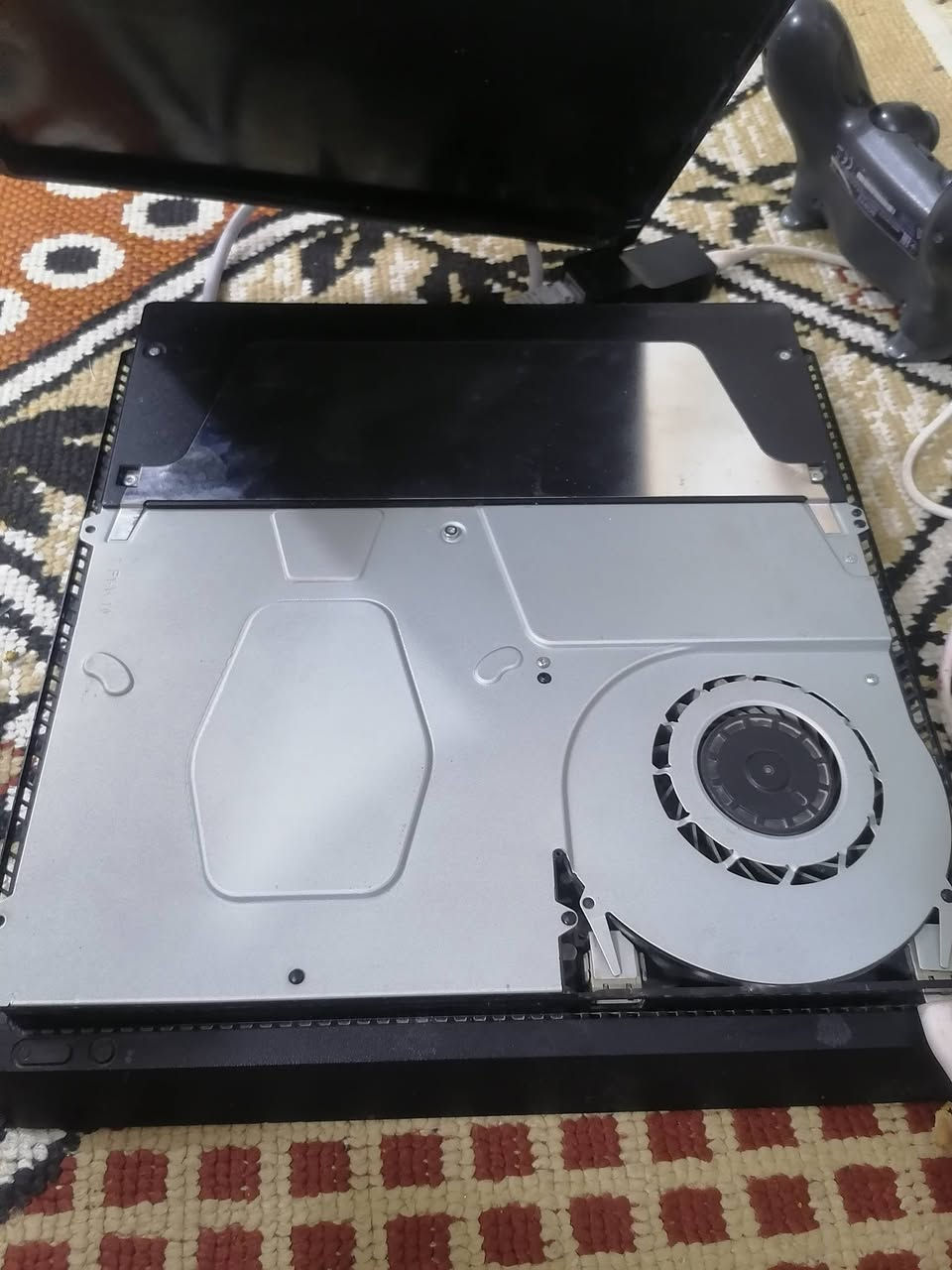 *********** جهاز بلاي 4 سليم مهكره نظام 11 جهاز ما مفتوح داخل الجهاز 10 العاب سعره 250
