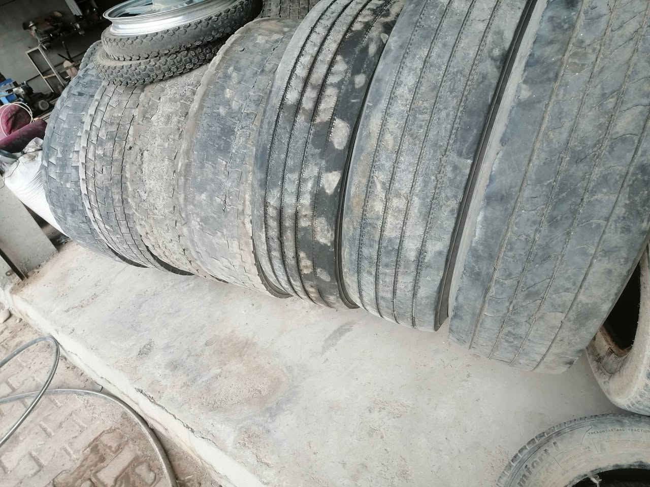 تايرات 22.5باله للبيع +تايرقياس19عله 70+تاير20عله 1000مال مقطوره+ تاير20عله900 مال مقطوره العنوان ألحويجه قرب سيطره الدبس الأتصال ***********
