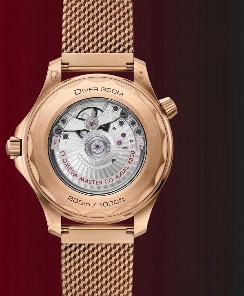 ساعه اوميغا007
موديل seamaster diver 300 m
تتميز :-
١-ميكانيكية نظام العمل اوتوماتيك ( تعمل على حركة اليد) بدون بطارية 
٢- الزجاج زفير ضد الخدوش .ضد ماء 
٣- تصميم الميناء بلون اسود غير لامع (matte)  المميز 
٤- السير ( mesh) معدني انيق يوحي بالثراء والتميز .
- تعتبر هذه الساعة قطعة  استثنائية تحفة سينمائية فريدة من إصدارات omega.

السعر 175الف مع توصيل مع علبه صاج اصليه


**إذا كنت صاحب هذا الإعلان وتريد حذفه لأي سبب، رجاءا أرسل رسالة إلى الدعم الفني**