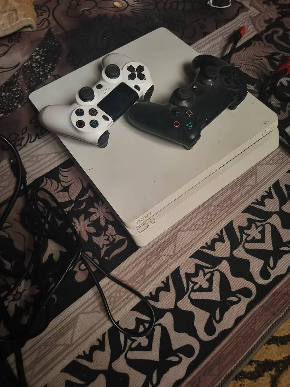 السلام عليكم بلي فور مهكر جديد وكامله محلقاته نضيف كلش ما صالي شهر من اخذته فقط خربان بي الR2 مال جوستك الاصلي 
@إشارة 
يو بي اس 850VA 
السعر 280 
الرقم ***********
