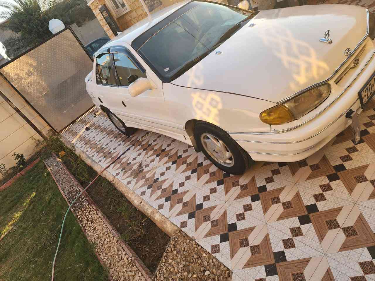 السلام عليكم النتره دمعه موديل 95 كير ومحرك مال سوناته حجم محرك 2000 سياره جديده خير من الله نقصها بس تبريد كير عادي دبل تريشه بدون حادث تخم  تاير جديد  صدر 80 بل 100 زين رقم ديالي جديد شرط التحويل السعر 27 وبيها مجال  مكان سياره ديالي شهربان الوجيهيه اي ستفسار تصال ع الخط ***********
