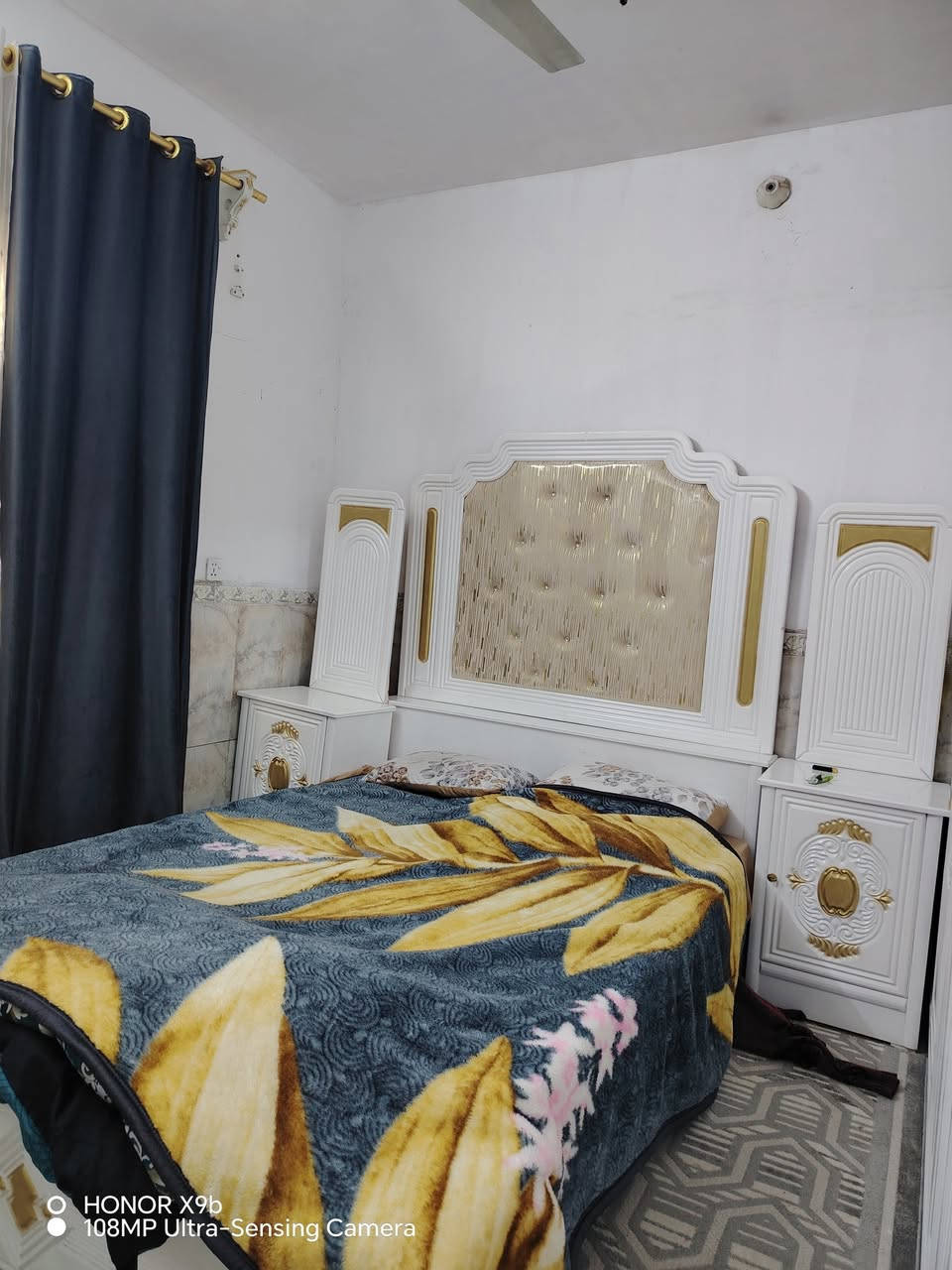 موقع مميز..
♦️بيت  ركن  طابق واحد مساحه ٣٤٠متر ركن عرض شارع ١٠متر خدمات مجاري متوفره
♦️بناء طابوك كونكريت مسلح
♦️يتكون من غرفتين نوم كبار...مع صاله كبيره
مع استقبال كبيره ..مع مطبخ كبير ..مع كراج سياره ..ومنور حول البيت مع حديقه ..صحيات داخليه ..وخارجيه
♦️ طابو زراعي سند ٢٥ إقرار محكمه من المالك مباشرة ..علما ان صاحب البيت هو نفسه صاحب الأرض ابو السند ..يعني الإقرار مباشر من المالك الأصلي هو نفسه صاحب البيت ..
♦️حي الأمين ١  شارع الحر فرع أسواق اي مارت الغذائيه ..علما ان البيت يبعد ٥٠٠متر عن شارع تجاري وخط باب الحسين كوسترات ..
وعن الإمام الحسين ٤كم تقريبا ..موقع مميز ..
♦️سعر البيت ٢٢٥مليون قابل للتفاوض والتفاوض مع صاحب السند والبيت مباشر ..
♦️مكتب الأوس للعقار ابو سجاد*********** ابو وائل ***********
