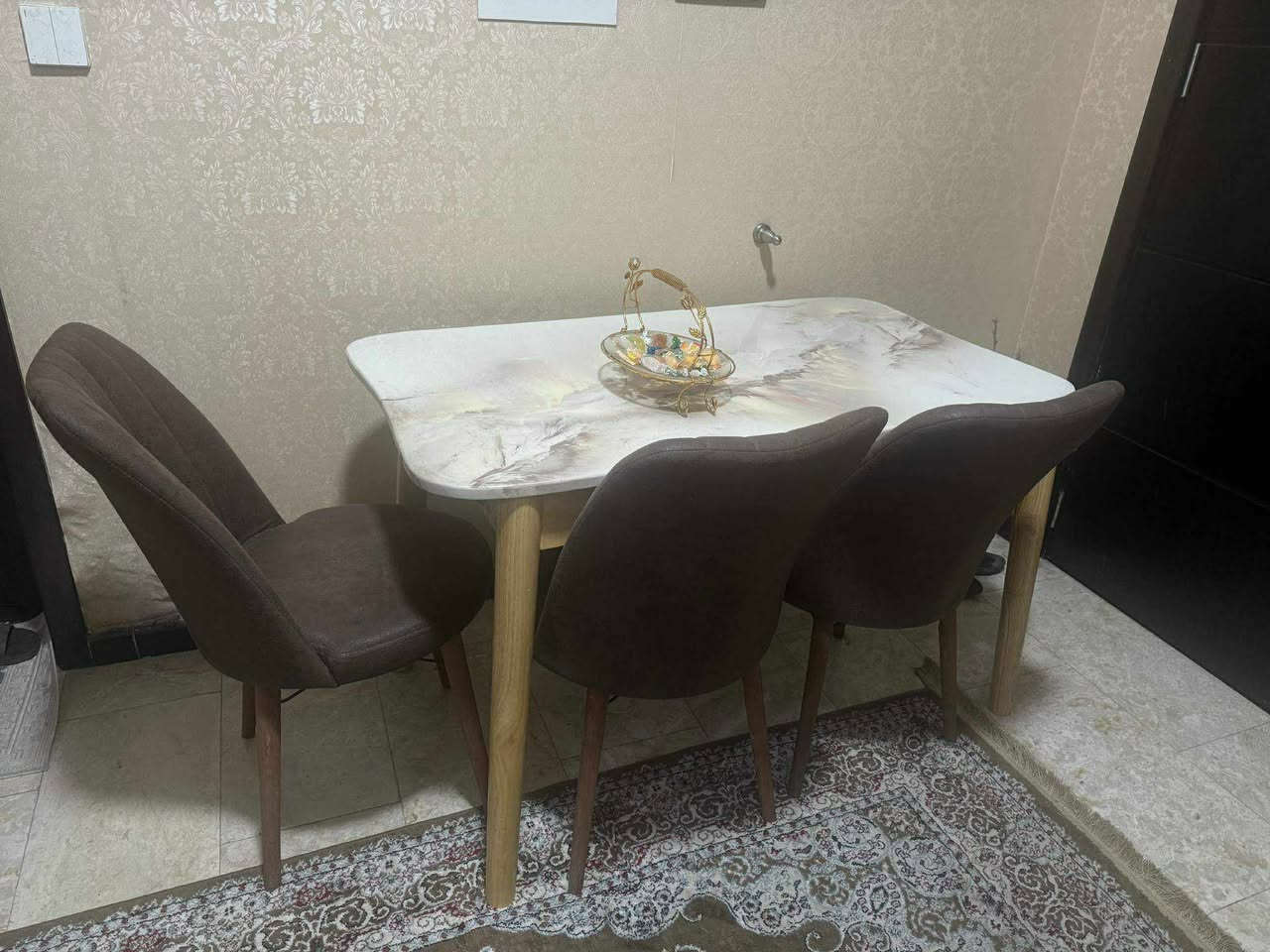 ميز يحتوي على 3 كراسي نظيف جداً مابي ضرر السعر 110 وبي مجال
العنوان مجمع الشعب


**إذا كنت صاحب هذا الإعلان وتريد حذفه لأي سبب، رجاءا أرسل رسالة إلى الدعم الفني**