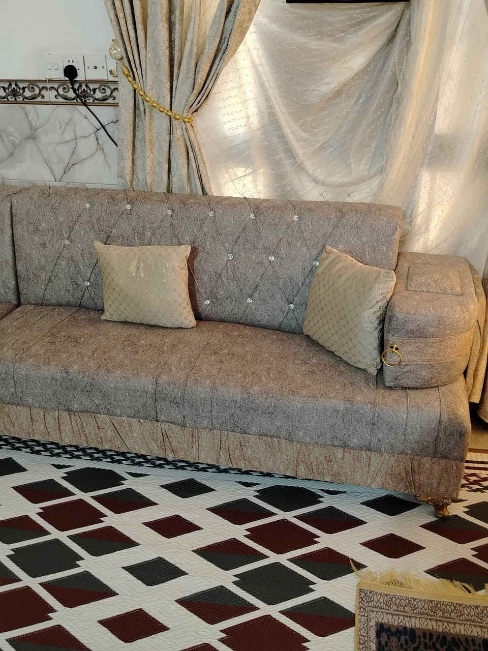 تخم تسكام بلوك اسود صار عندي شهر طوله ٦متار ونص سبب البيع مو ع كد مكاني سعره ٣٩٠وبيه مجال لشراي فقط استفسار ع واتساب ***********
