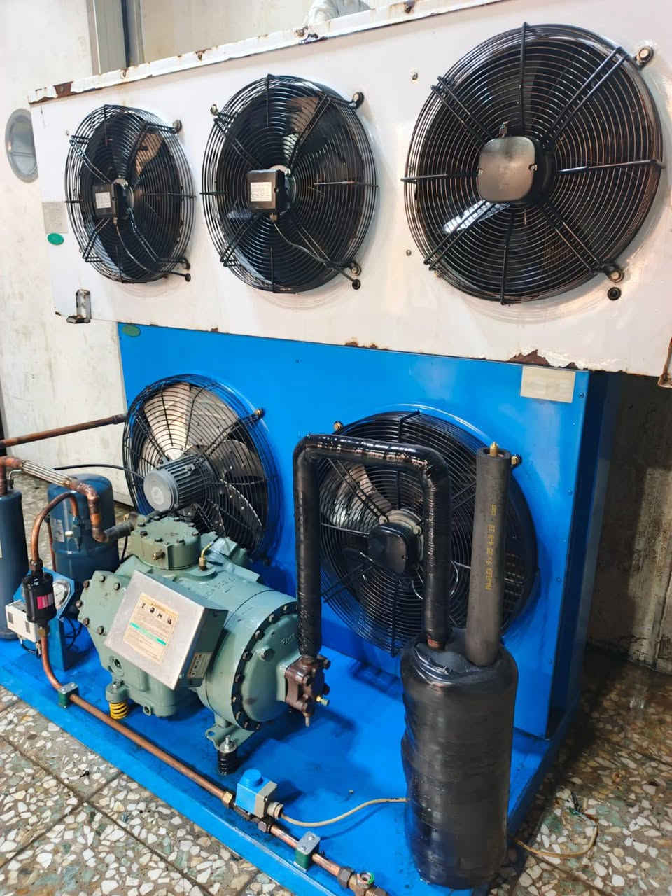 سلام عليكم البيع جهاز تجميد وتبريد طن10 كمبريسر كرير امريكي  بورد شنايدر فرنسي جهاز نضافة عالية جدا عنواني بغداد الستفسار***********
