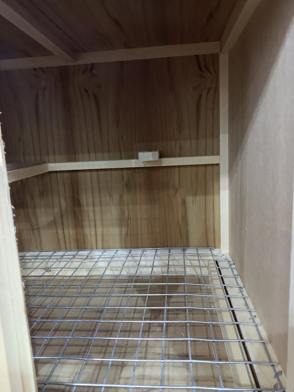 السلام عليكم متوفر حاليا لوكر ابو ثلاثة خانات شغل درجة اولى 
... العرض 70
النزال 50
الارتفاع 55مع الجرار للمربع الواحد 
الارتفاع الكلي 175
.... 
النجف الاشرف حي المكرمه شارع الطاقة للاستفسار  ***********
