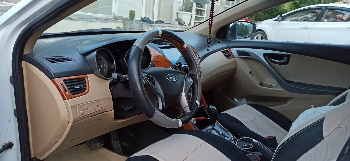 ئەلنترا مۆدیل 2013 قەپات مۆسەفات سەنەو هەزە نوێ گێڕ و مەکینە بەشەرت دوو پارچەو هەردوو دۆسەی بۆیاغە کەمێک تەزریە هەیە سعری 98 مەجالێکی کەم *********** سوران, أربيل
