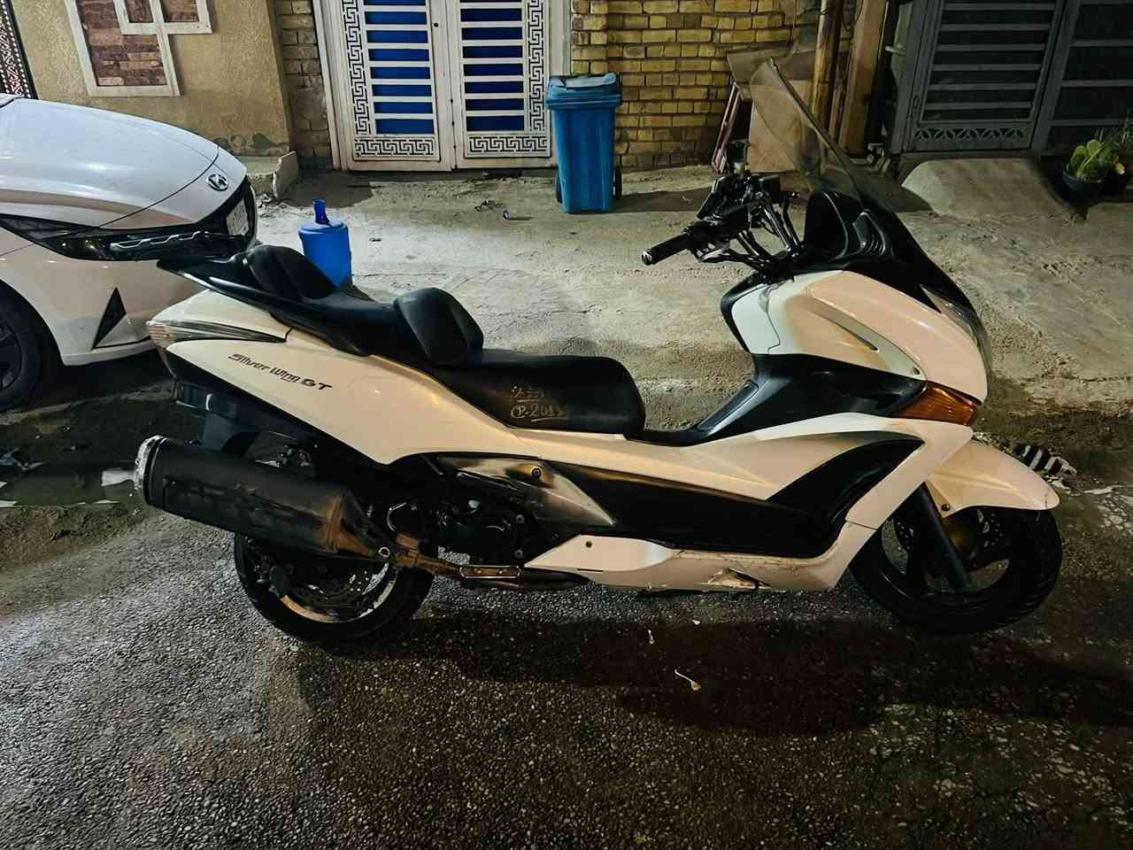 سلام عليكم
سلفر ونج جيتي 400 
ماشيه 56
خير من الله شعله ومعدل
دراجه نضيفه ومكفوله من التبخير والنضوح
مراوس PCXفقط
بيها ملاحظات بل كفر فقط شخوط فقططط
***********
