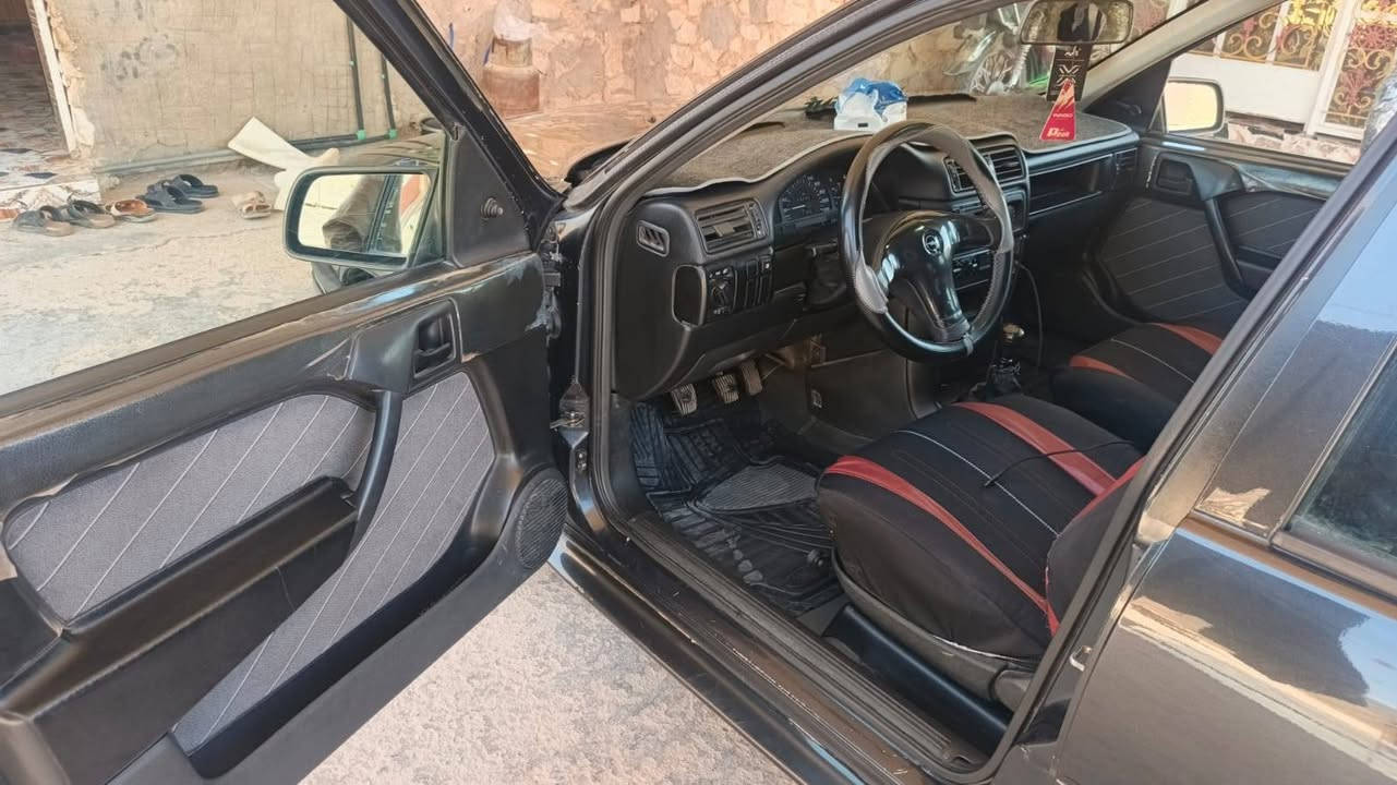 اوبل فكترا موديل 94 رقم كركوك مشروع وطني بأسم شخص من الانبار حديثه بلاديه علا وضع الشركه بدون خياس شرط فقط مصبوغه عام جماليه داخله فرن كير محرك شرط حجم 2000 بلادي كهربائيات من اكبر اكلوب ل اصغر كلوب شغال سنتر لوك  جامات كهرباء التبريد يكلف 200 الف استفسار اتصل ***********
