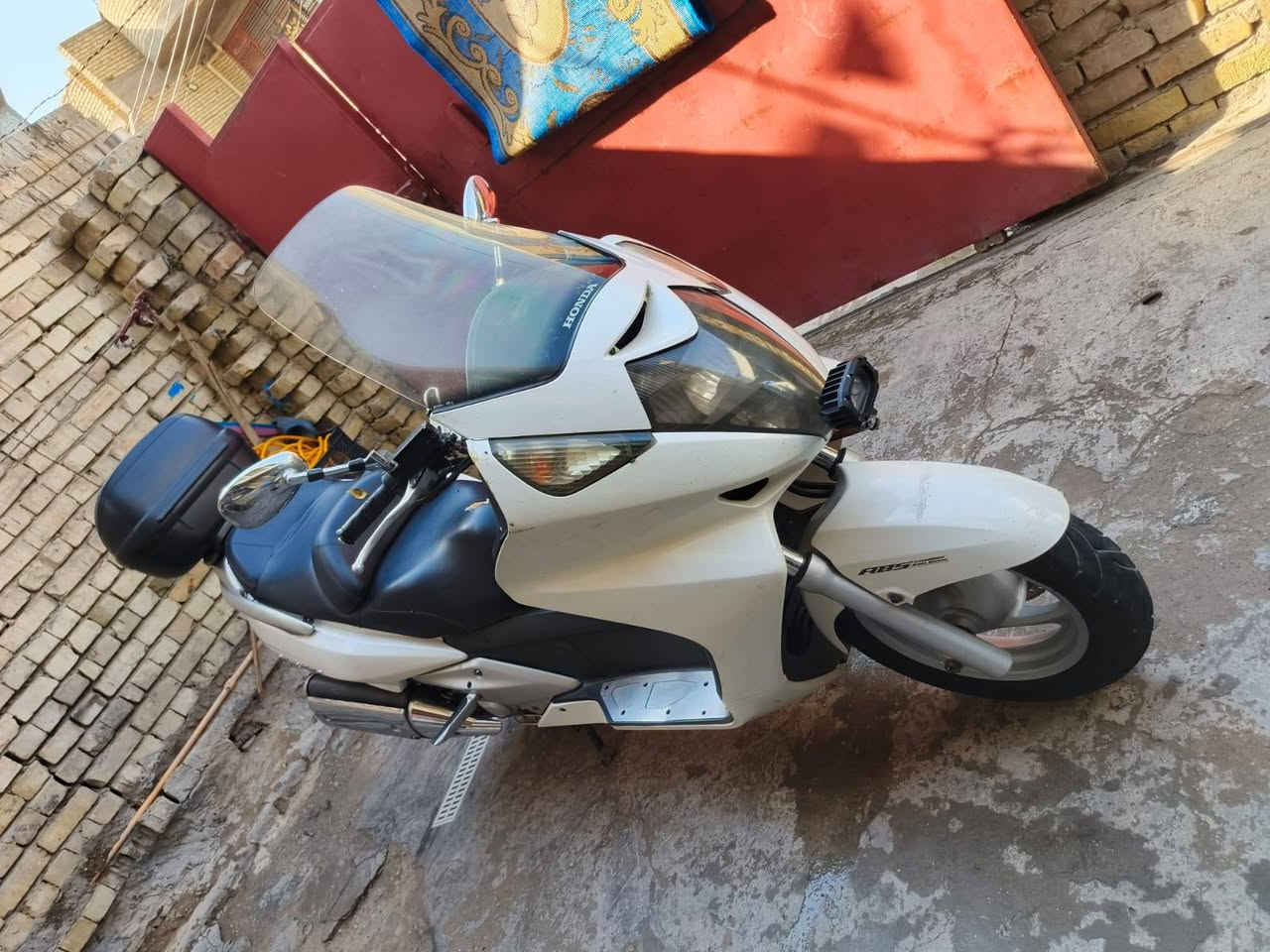 سلفر ونج البيع دراجه مال رمبه اني منزلها كفاله عامه مكينه ٤٠٠ كهربائيات كلها شغاله مكينه خرسه شلعه قويه مكينه مكفوله من الفتح العنوان بغداد  سعر ١٧الشراي يتصل ***********
