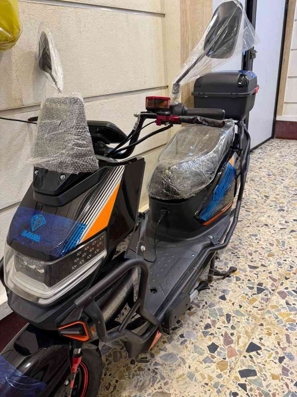 السلام عليكم ماطور شحن للبيع ماسه بعد جديده سعره 650 بي مجال لشراي 6 بطاريات كبار على فحص شرط عنوان رمادي اتصال ***********  متواجد على خط فقط
