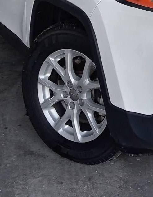 السلام عليكم
عندي هذا الويل مع التاير جبلي تخم جديد ووياهن الاسبير مال جيب بزون 22 اريد اراوسهن بعادي التايرات جدد والسبير اصلا مامشدود.
مكاني محافظة ميسان
للتواصل واتساب او اتصال
***********
***********
