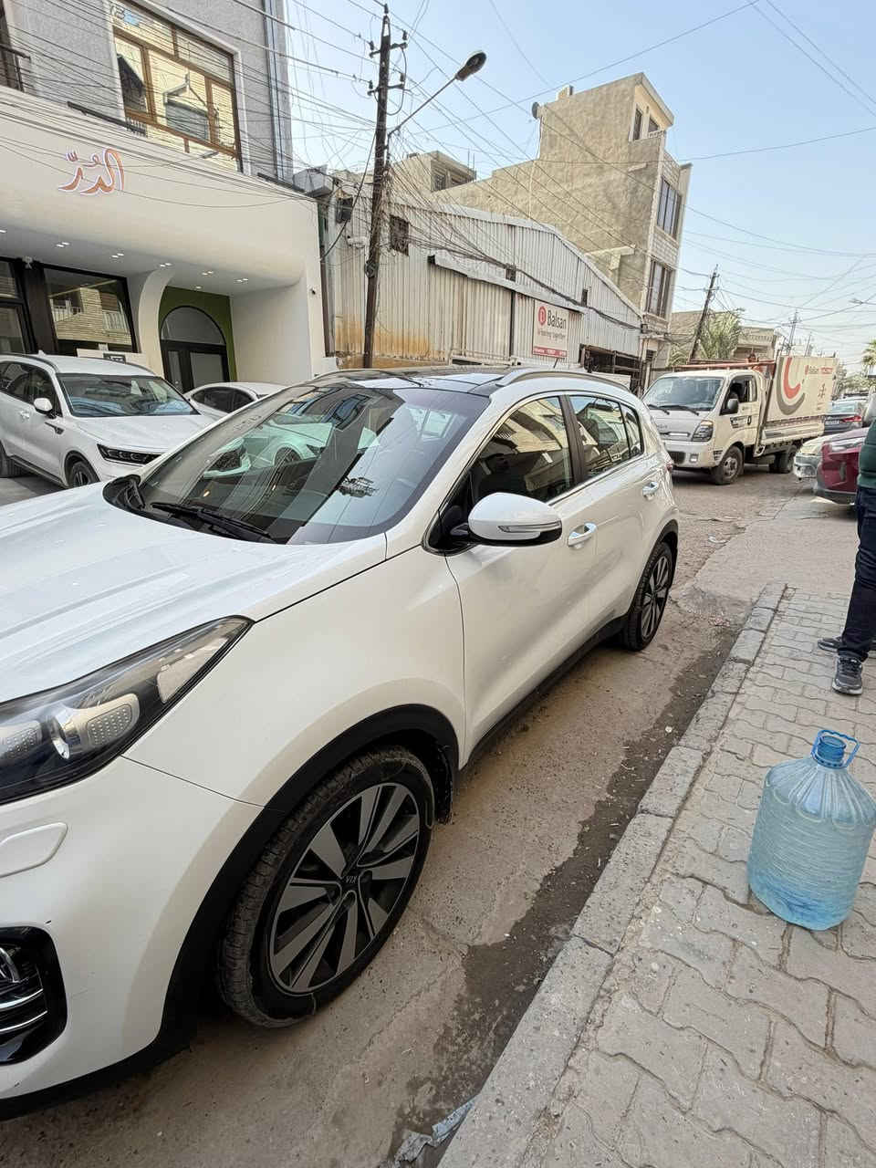 كيا سبورتج مديل ٢٠١٨
فول مواصفات عده البصمة 

بنوراما 
مكينه 2000 دوش
كشن جلد حمصي 

حساسات امامي خلفي 

كامره و شاشه 

مري شفط 

زراك امامي 

قطعتين تبريد 

وارد خليجي وكاله الدوليه ماشيه ٩٦ كيلو 

سياره مكفوله بدون بارد و صبغ 

سعر ١٩٣

***********موقع السياره الكاظميه
