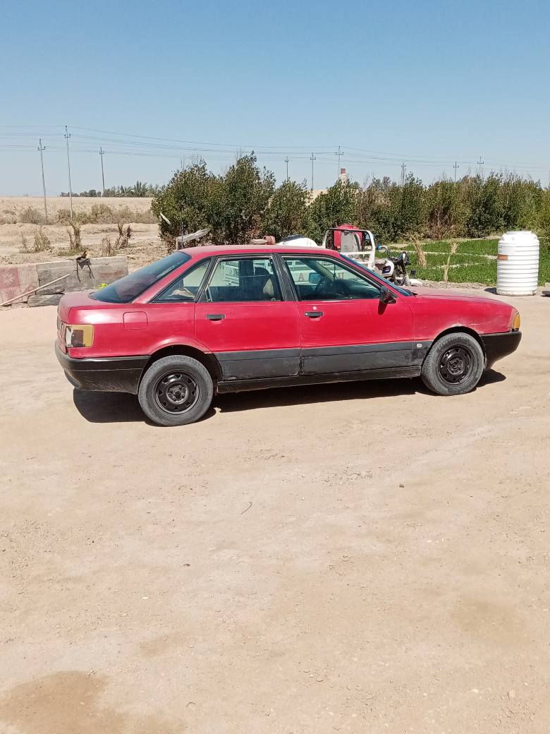 سلام عليكم سياره أودي مديل ٩٢ بسمي مكاني بل خضر سعر ٢٦ وبيه مجال وإذا اكو مراوس راوس رقم ***********
