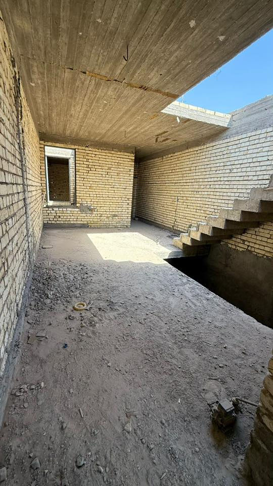 بيت للبيع هيكل 
حي ابو طالب منطقة ال77
100 طابقين 3 غرف نوم +استقبال وهول ومطبخ
‭***********‬
