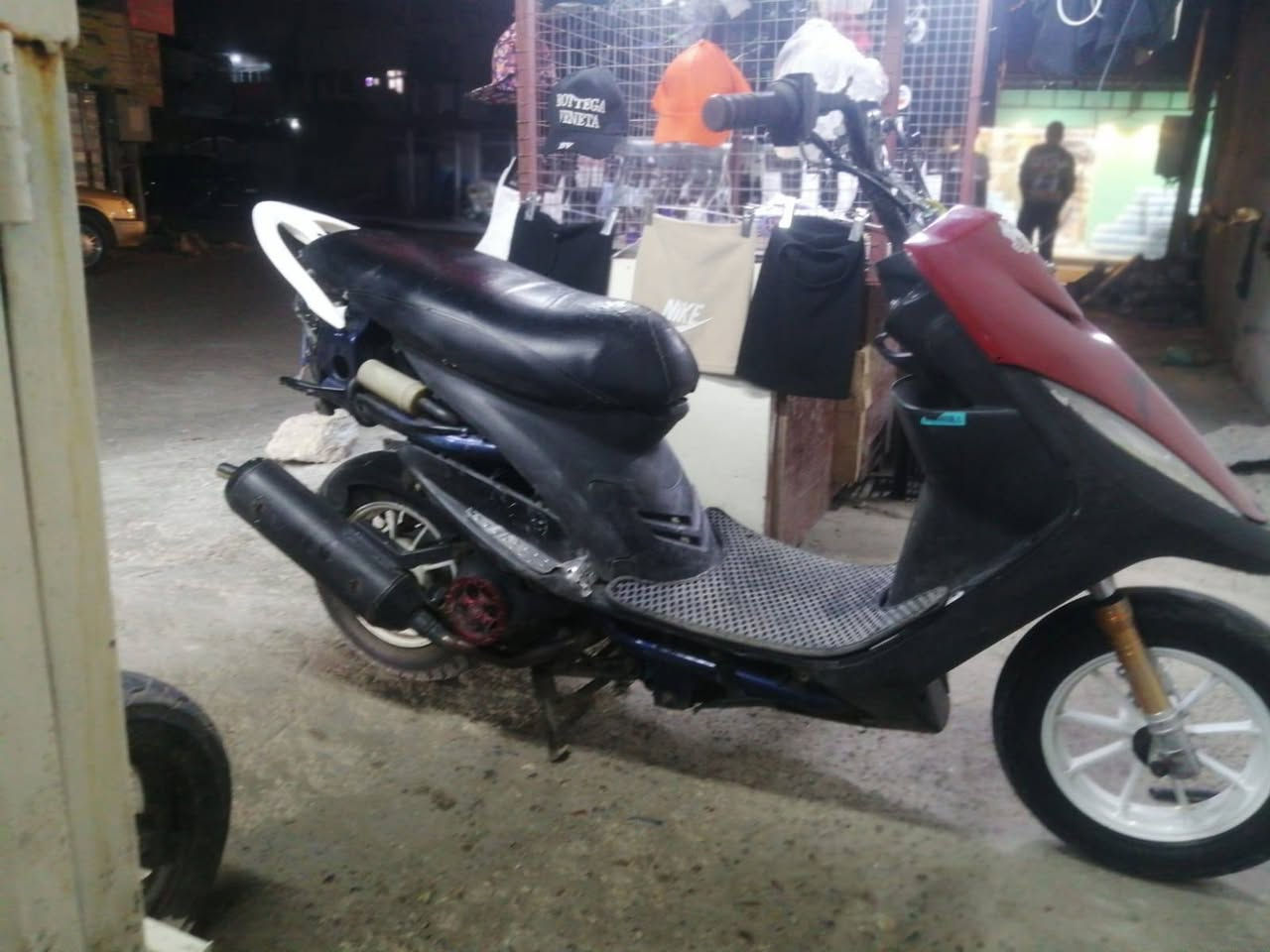 سلام عليكم دراجه ماكس عدله مال لعب دراجه بيه تزويد صدر رياضي وياله مشيف رياضي قبق فلاوين رياضي وصالنصه صجميه M اصليه دراجه شلعه ومعدل بصمه سلف دراجه بوشه 55 بس بيه خيط تبخير قليل سعر 350 قفل مكان بغداد الدوره ***********
