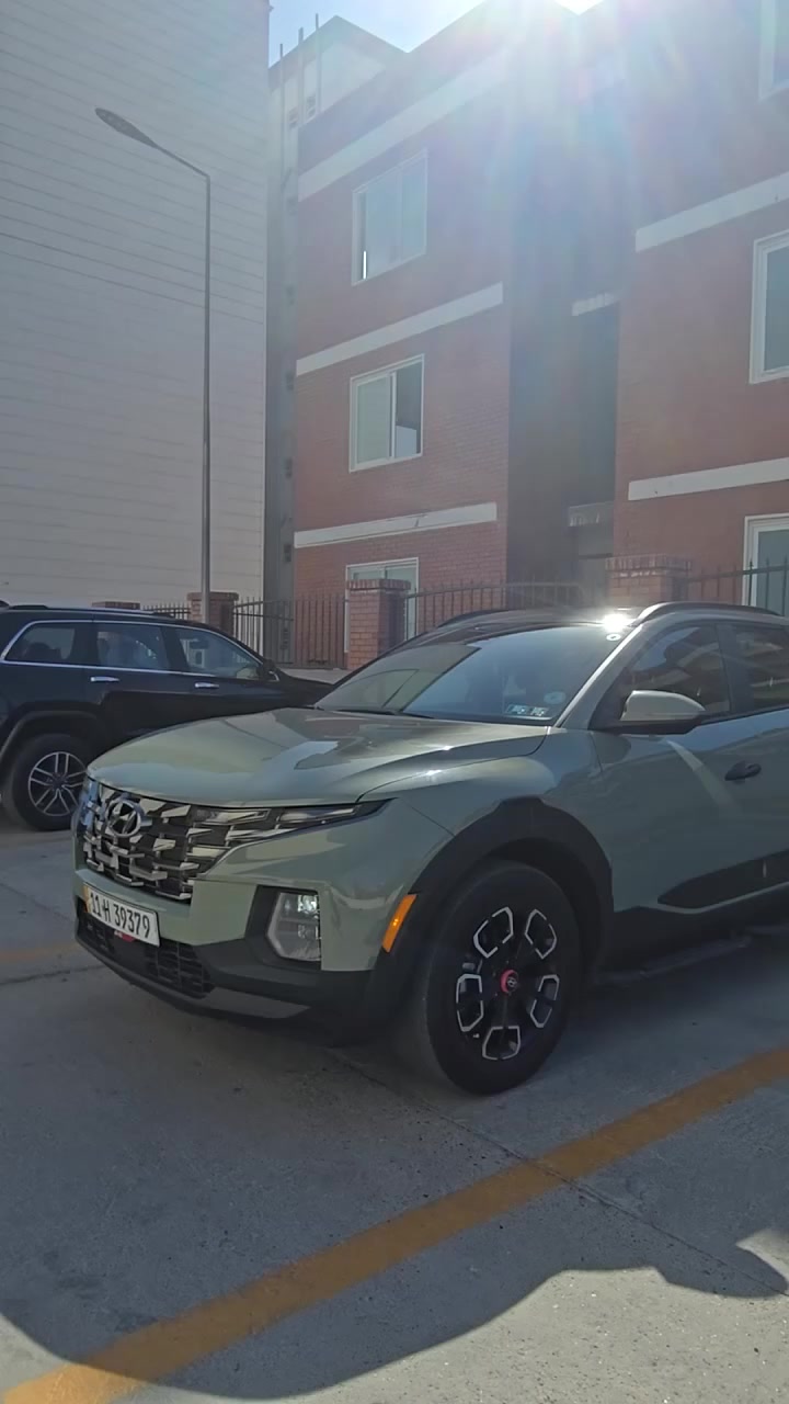 للبيع هيونداي_سانتاكروز  2024 (مواصفات XRT )
وارد امريكي ، رقم بغداد شبه مميز

فول فول موصفات 

سعة المحرك : 2.5 TURBO 

عدد الاسطوانات : 4

القوة الحصانية : 281 حصان نظام الدفع : كلي HTRAC

ناقل الحركة : اوتوماتيك 8 سرعات 

حادث السياره : صبغ بنيد فقط ، وبارد قليل جاملغ خلفي 

حاله الايرباك : فقط الاستيرن

المسافه المقطوعه : 33 الف كيلو 

#مواصفات

بصمة تشغيل عن بعد 

فتحة سقف

رادارات / رادار امامي /رادار جانبي /رادار خلفي

قيادة ذاتية

توقف ذاتي 

كشنات تدفه ‏

كشنات جلد                                              

كشنات كهرباء 

مري هيتر / رادار / كاميرا

دفع رباعي  نضام جبلي وثلجي وترابي اوتوهولد . 

ويل كروم 20 

صندوك كهرباء 

مسجل ناطق سستم سماعات BOSE

اواكس وبلوتوث و USB يعمل

مApple CarPlay / Android Auto

دخول ذكي نظام 

حاجب ليد

 / 3 مكان خزن

نقطه عمياء

مراة تعتيم

اشاراة بالمراياة الجانبيه                                   

فول تحكم ستيرن                                    

كير أوتو + عادي + شفتات ستيرن

اوتو بريك +بريك بصمة

لايتات 4 عدسات زينون

شاشة كبيره

داخل جلد 

نضام قيادة + سبورت + نورمل + سمارت

مثبت سرعة

تحديد مسار 

رادار الخطوط البيضاء 

شحن اللاسلكي

‏شاشة إلكترونية

الخريطة

‏AUTO HOLD

مصابيح خلفية LED

مصابيح ضباب LED 

السعر 230$ وبيه مجال 

مكان السياره ، بغداد ، حي العدل ، او شارع فلسطين 

للتوصل ***********
