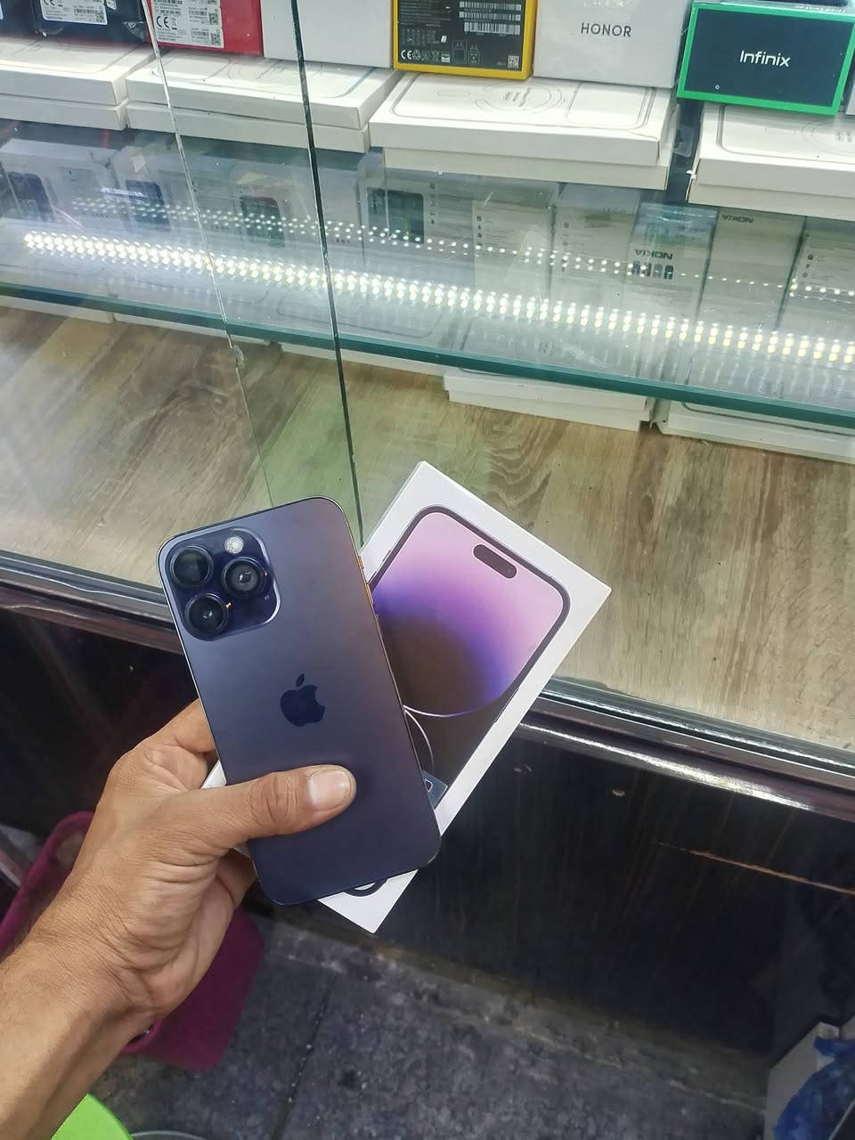 14برو ماكس دبل سيم كارت مبدل شاشه وبطاريه الجهاز كله شغال نصيف كلش سعره 550 بي مجال رقم ***********
