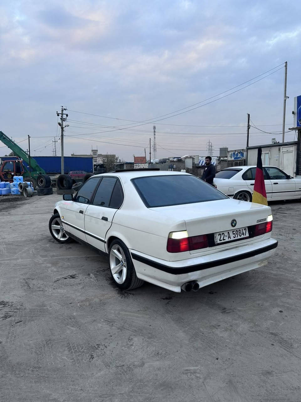 سەرەتابەناوی خودای گەورەو میرەبان
بیێم دەبڵیو 
مۆدیڵ ـ1990
گێڕ تووماتیک 
تەبرید 
دووچام کارەبای 
هەمووگیانی بەشەرەت
هەمووکارەبای ئیش دەکات
170هەزاری ڵەسەرە دوای مەحەمەڵە دەیگەڕێنمەوە
سحر57مەجاڵ
شوێن هەوڵێر 
ژ***********
