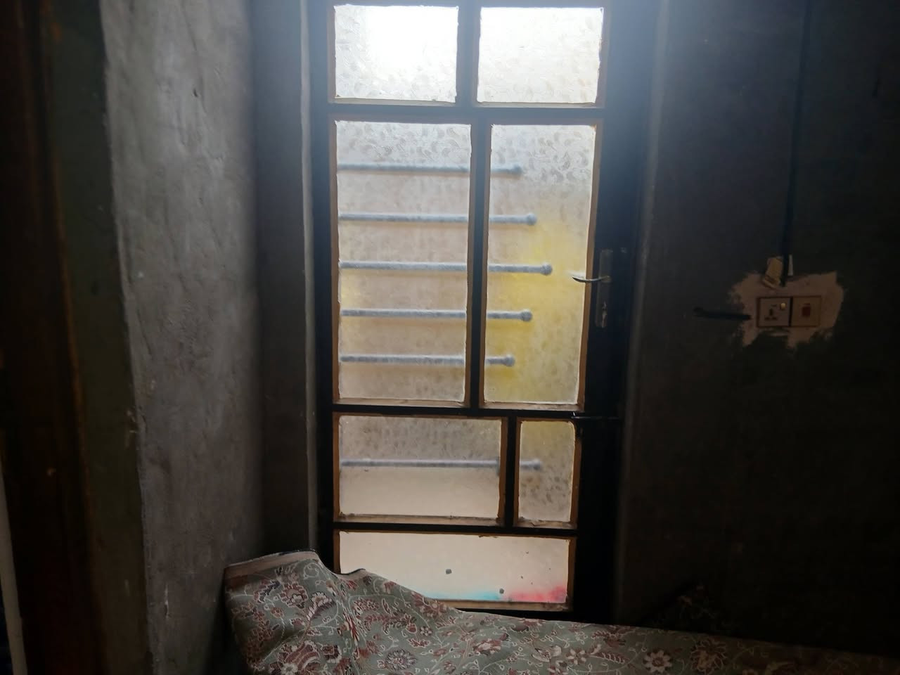 بيت للبيع او مراوس ابو غرق حي المرتضى طابو زراعي مساحته 130  غرفتين وهول حمام داخلي ومطبخ واستقبال بناء جديد كله طابوق وصب كونكريت بيه نواقص لبخ وسيراميك  صب  بيتونه  سعره 40 بيه مجال قليل هذا رقمي ***********
