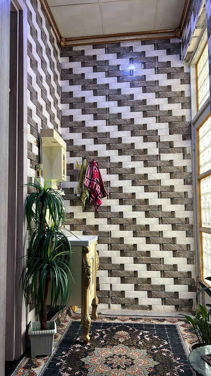 بيت ركن للبيع زراعي يحتوي على غرفتين نوم واسقبال ومطبخ حار بارد حمامات خارجيه وداخليه ومساحه الارض ٦٠٠ م يقع في حي السلام قبل سيطرة دخول قضاء العلم مع كافة محتوياته من اثاث وسبالت  وكاونترات حديثه السعر المطلوب ١٠٠ مليون للاستفسار الاتصال بالرقم ***********
