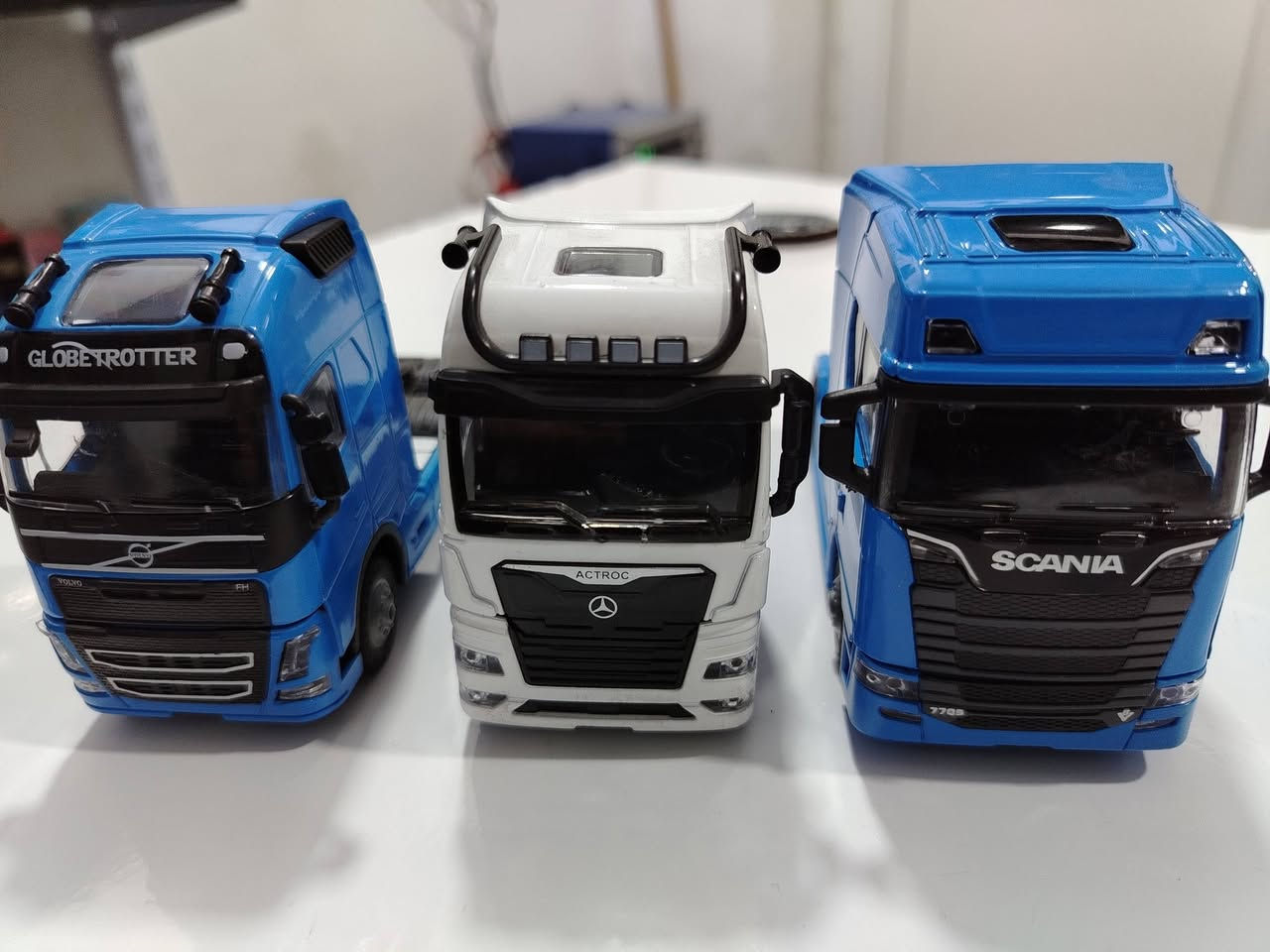 مجسمات تريلات سعر القطعه خمس الف مع التوصيل داخل كركوك
***********
