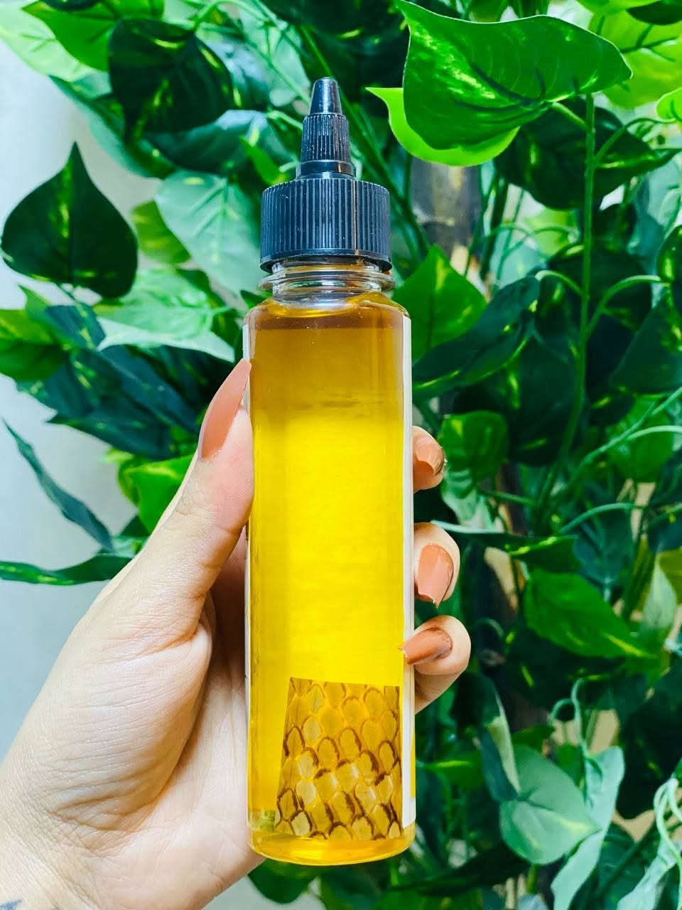 زيت الحية الباكستاني 🇵🇰 (Snake Oil)، وهو زيت مخصص للعناية بالشعر. 🌿

يستخدم لتقوية الشعر وتكثيفه. 
يساعد على تقليل تساقط الشعر. 
يغذي الجذور ويمنح الشعر لمعاناً ونعومة. ✔️
يخفف من التقصف والنفشة.🌱

لفقدان الشعر ويزيد مشاكل الشعر الجاف 😍
الشعر ويزيد الشعر المموج 
يتخلص من التجاعيد
المنشأ الباكستان الاصلي 🇵🇰

السعر ٨ الاف


**إذا كنت صاحب هذا الإعلان وتريد حذفه لأي سبب، رجاءا أرسل رسالة إلى الدعم الفني**