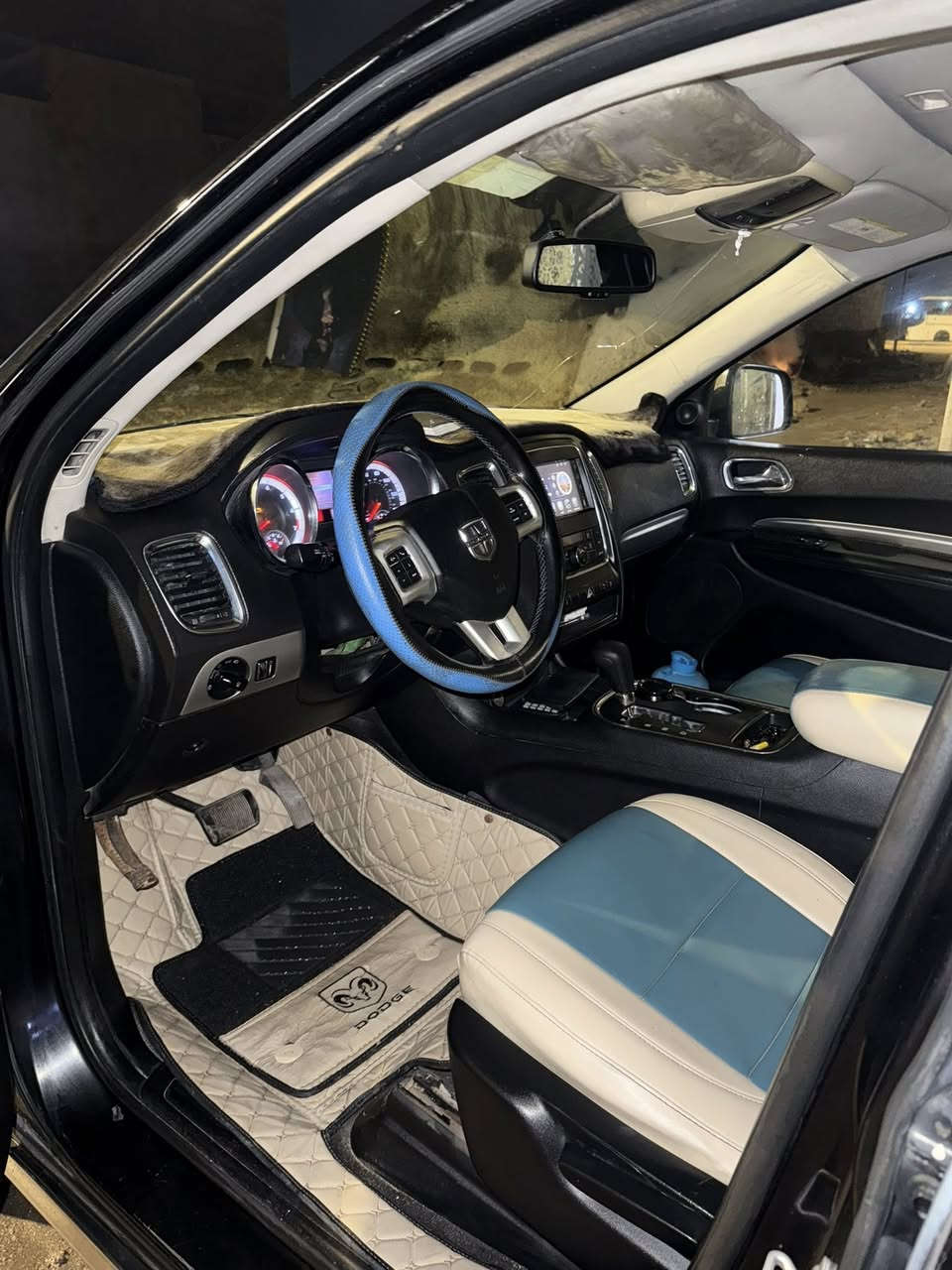 دوج دورنگو 11 السياره نضيفه وارد امريكي حاثها جانبي باب السايق مبدل ومصبوغ وباب الورا هم مبدل  بس مو حادث صار بي خياس واكو تكحيلات بالقماره اثر جراد وباب الوره الراكب بي صبغ ربع الباقي كفاله كلشي مابيها السياره محرك وكير جدد مصار هواي من شادهن مواصفات الدرنكو معرفه ميحتاج نعدد السعر ١٥٤ وبي مجال وبالنسبه للكشنات مخمل بس مدوشمها وتكدر تشيل الدوشمه ***********
