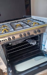 طباخ جديد بعده بل كارتون للبيع سعره 450 لي حب يتصل ع هاذه الرقم 077153...