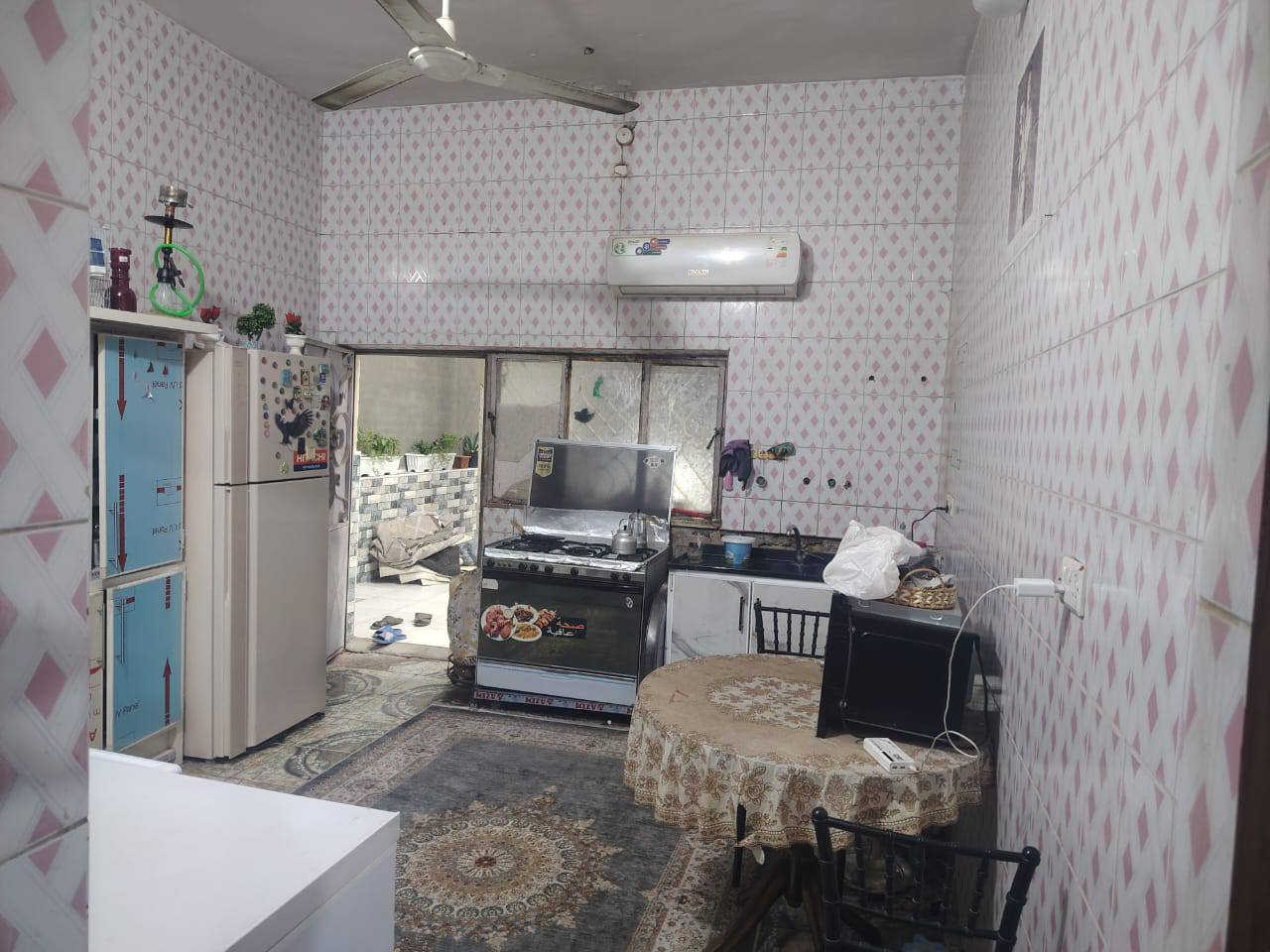 سلام عليكم بيت البيع  طابقين بيت غرفتين فوك غرفتين جوه بيت حلو حي تميم بل غسل على شارع بيت مناسب 200 متر حلو مرتب اني مكلف بل نشر رقم صاحب بيت ***********
