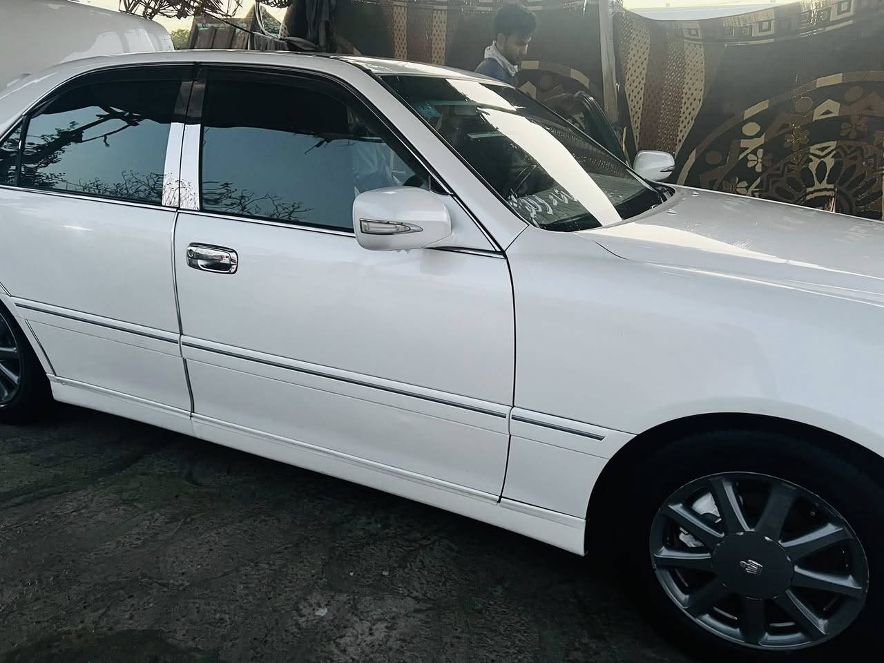 السلام عليكم اخوان 
تيوتا كراون مديل 2003 
تحويره النجف فقط الدشبول امارات 
كفاله عامه من العيب الشرعي من النقل الجثه من الرسميات 
رقم انبار 15 نكليزي بسمي شخصيا  
داخل بيجي 3 دكم برده خلفيه لايت كرستال 
اشاير مري 
يدات نيكل 
ويل نجمه 
تبريد ثلج 
شاشه 
لايت زنون 
محرك 3000  بانزين غاز منظومه كامله تنسى الصرف 
السياره مال جناي 
مكاني النجف الاشراف 
***********
