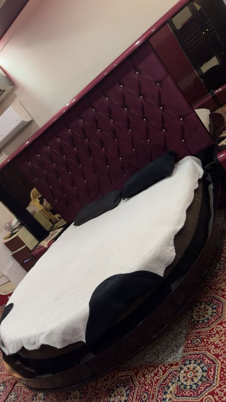 السلام عليكم غرفة للبيع استعمال قليل المبلغ 2مليون وبيه مجال بسيط الرقم *********** المكان بغداد
