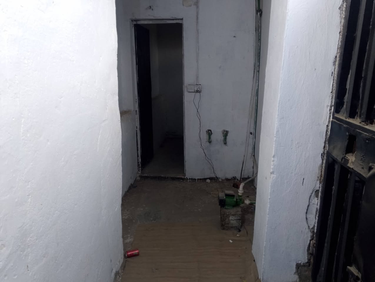 السلام عليكم بيت المساحه 100 متر على شارع حمدان يتكون من غرفين ومطبخ وصاله البيت جاهز للسكن السعر 36 مليون *********** ( ملاحضه لارض بلديه داخل بالتخطيط العمراني يعني ماعليه شئ)
