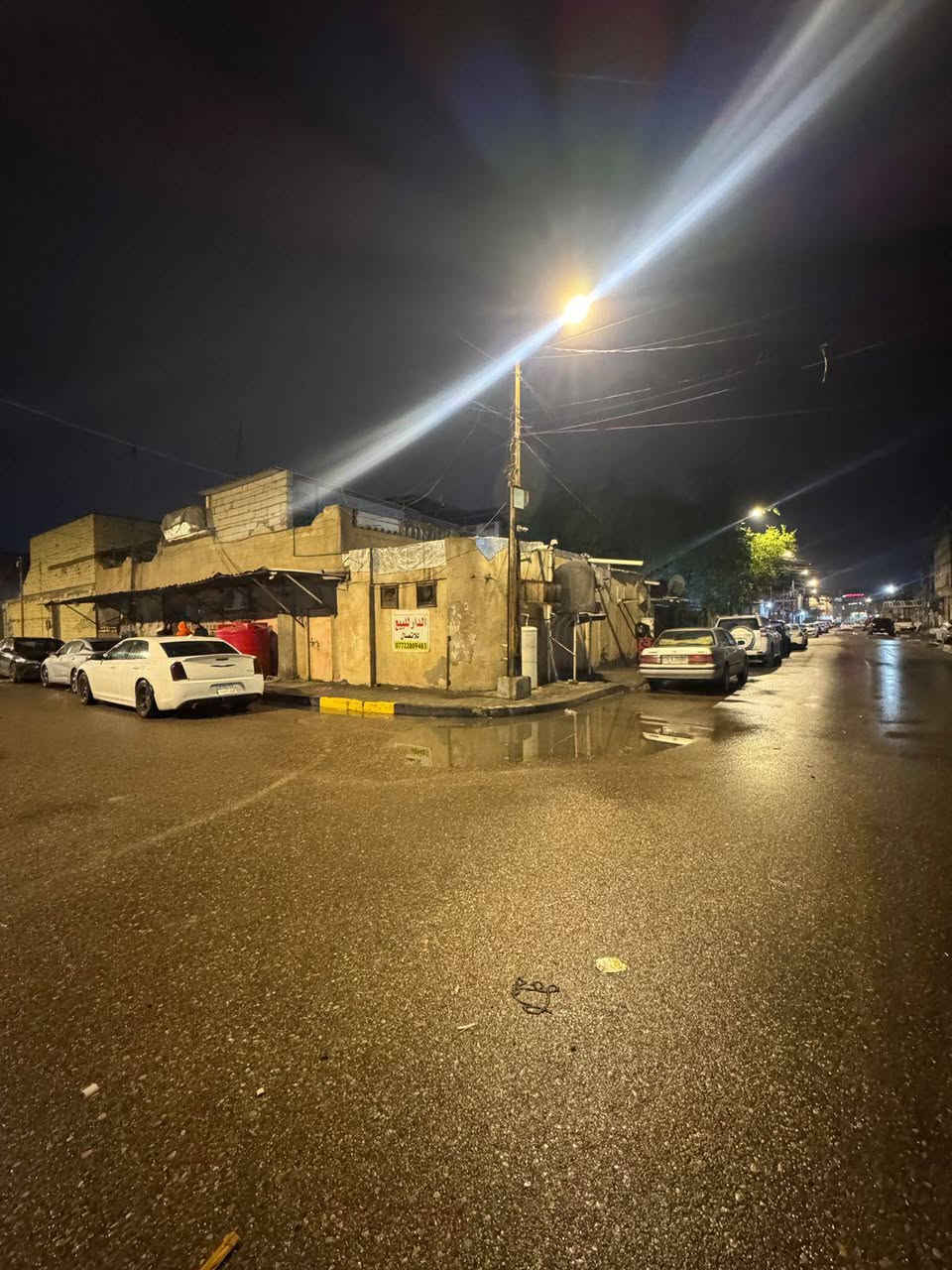 السلام عليكم
دار للبيع يعتبر قطعة ارض 
200 متر ركن ع شارعين رئيسيات 
في دور نواب الضباط شارع المدارس 
بالامكان بيع نصف قطعه

سعر القطعه 470
سعر النصف 235
وبيهن مجال لليشتري

تواصل خاص  *********** واتساب فقط 
#البصرة #البصره #عقارات
