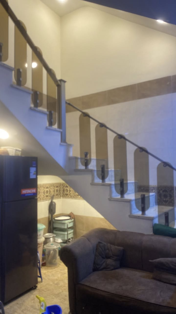 السلام عليكم بيت للبيع مساحة 100 متر 5x20 طابو ملك صرف موقعة حي اور الشارع العام مقابل معمل الرحلات البيت طابقين 3 غرف نوم للاستفسار الاتصال على الرقم ***********
