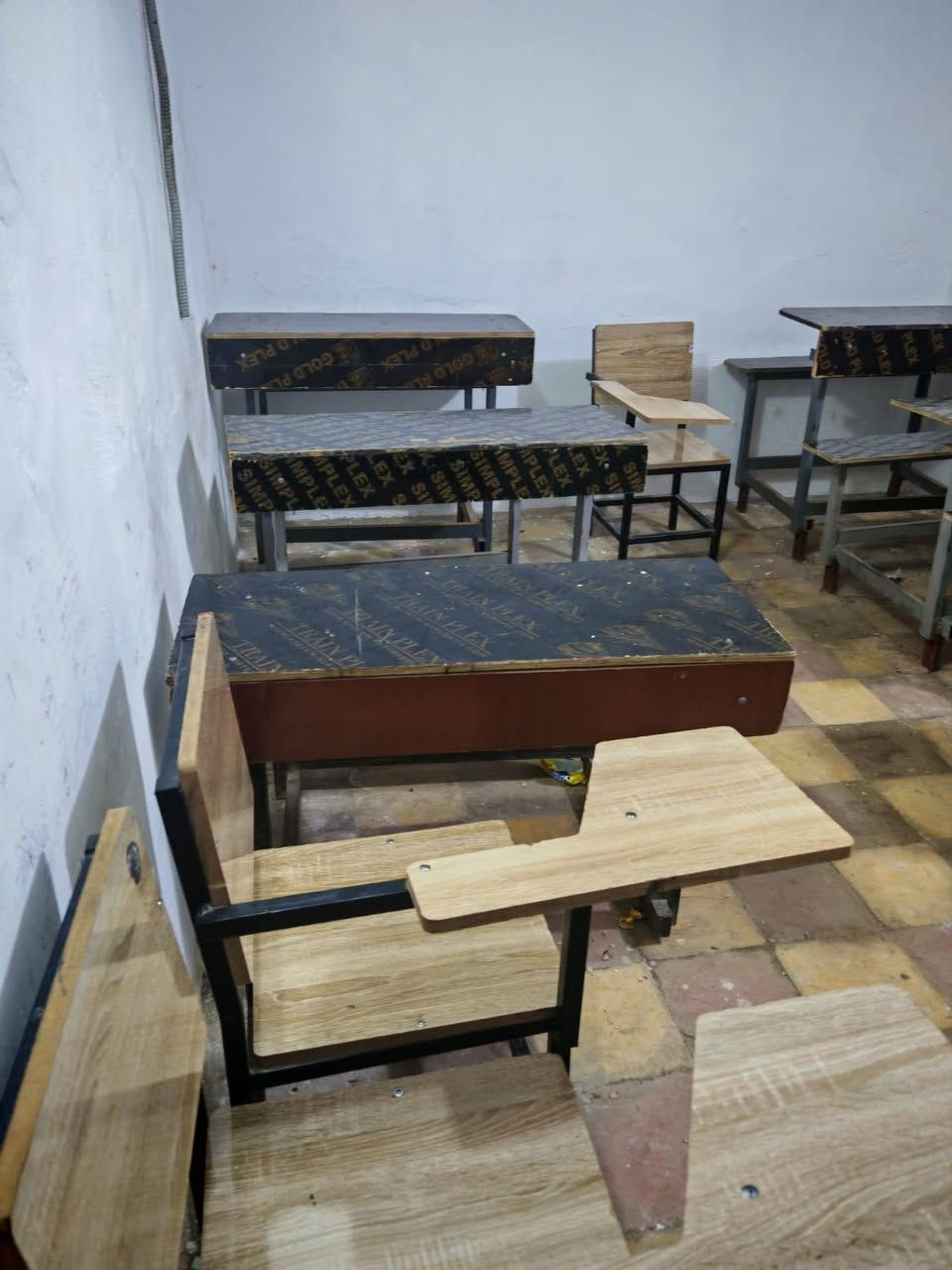 غراض معهد للبيع
***********
