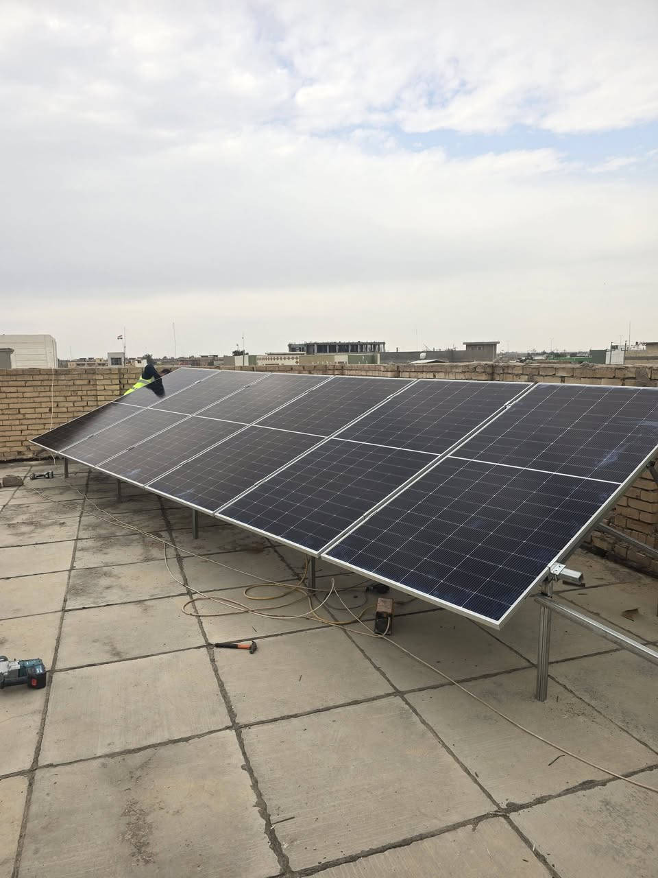 أللهم صل على محمد وآل محمد 

دار أخرى تودع انقطاع التيار الكهربائي. 

على بركة الله تعالى تم تجهيز وتنصيب منظومة الطاقة الشمسية في قضاء البدير.

في دار الاخ العزيز ابو  مهدي محمد عبد الحسين .

 10 امبير نهارا 
 10 امبير ليلا

🔵 الواح نوع لونجي 620 واط ذات وجهين 18 باس بار ذات جوده وكفاءة عالية .
🔵 انفيرتر حجم  6Kw كيلو واط  .
🔵 بطارية 🔋 10KW ليثيوم فوسفات الحديد ذات جوده وكفاءة عالية بضمان 5 سنوات .
🔵 بدي سيركت مجهز بأحدث القواطع الذكية وجوزات الحريق مع تحكم WiFi لمراقبة عمل المنظومة من اي مكان .
🔵 هيكل حديد مغلون 2 ملم .
🔴مستعدين لتنصيب جميع منظومات الطاقة الشمسية مع الضمان الحقيقي لجميع الأجهزة. 

بإدارة : سيد احسان وسيد غزوان

للتواصل والاستفسار 
الاتصال على الأرقام
*********** سيد غزوان الزاملي  .
*********** سيد احسان الزاملي .
#النور #للطاقة #الشمسية.
