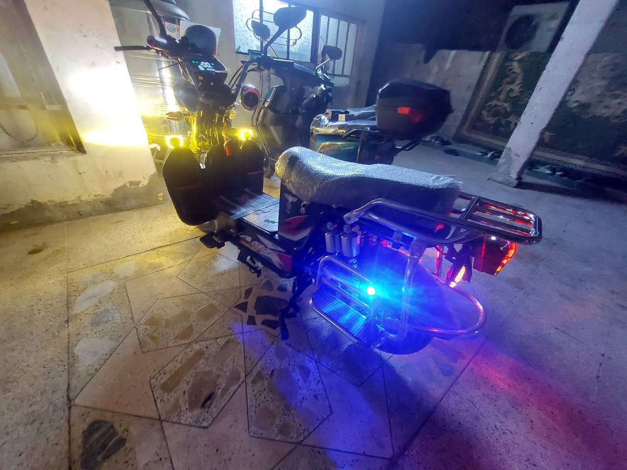 السلام عليكم
جبلي موديل 25
سته باتري يقرن كلهن 10 ع الفحص
بصمه دبل سويج 
كهرباياته فول 
السعر 550وبي مجال 
العنوان فلوجه 
تواصل مع الرقم تالي(***********
