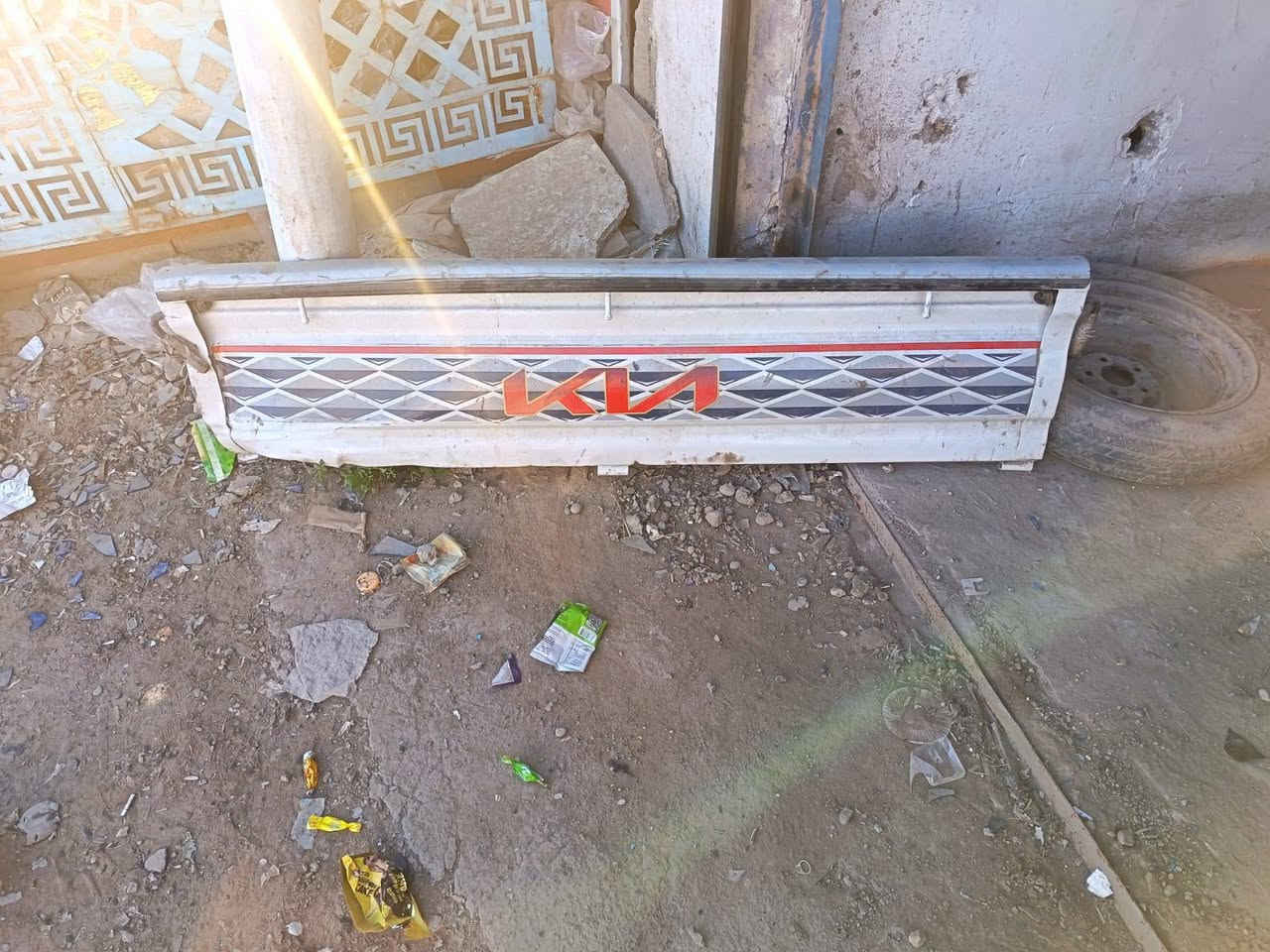 سلام عليكم  باب خلفي مع صفحه سايق بيهن ضرر للبيع بغداد المعامل سعر ١٠٠ *********** بغداد, العراق
