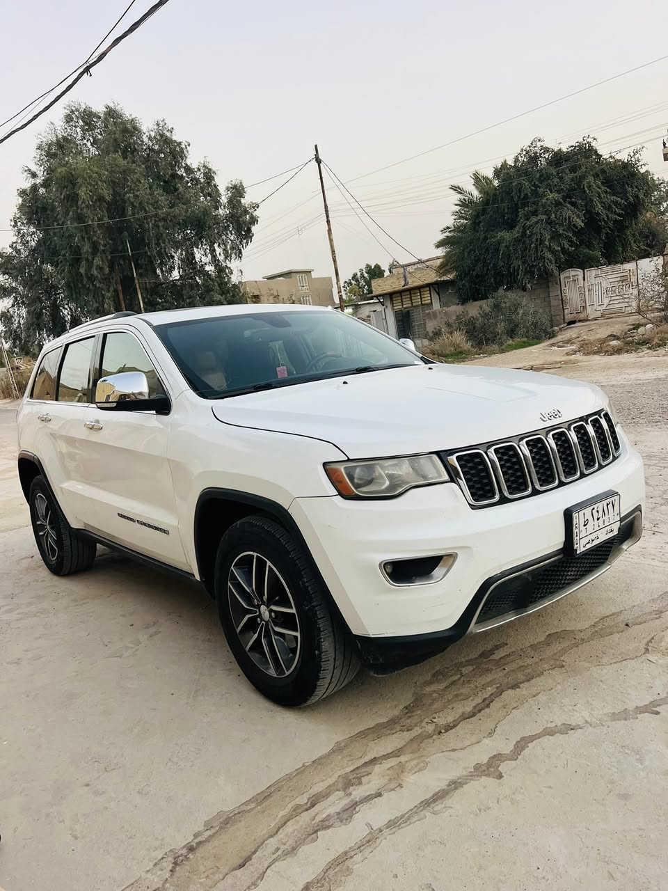 السلام عليكم للبيع جيب موديل 2018 رقم بغداد مواصفاته فتحه فوريل جنطه كهرباء كشنات جلد بصمه حساسات … حادثها موجود بل سونار مرفق بل منشور  سعرها 210 وبيها مجال رقم الهاتف ***********
